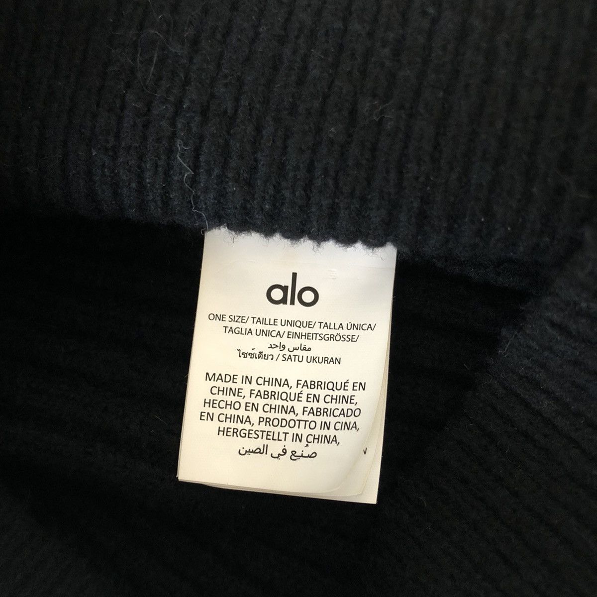 Alo Alo Yoga Opulent Faux Fur Wintersun Balacava Black Size ONE SIZE - 3 Thumbnail