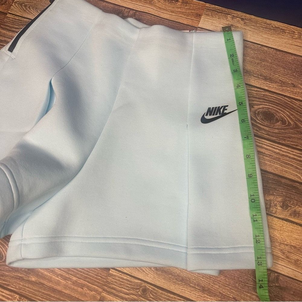 Nike Nike Women's Tech Fleece High Waisted 3” Pleated Shorts XS Size 26" / US 2 / IT 38 - 7 Thumbnail