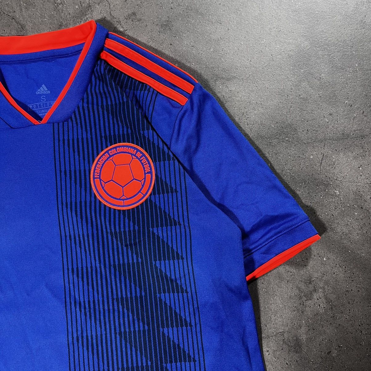 Adidas Adidas Vintage Columbia Soccer Jersey Tee Tshirt Blokecore Size US S / EU 44-46 / 1 - 4 Thumbnail