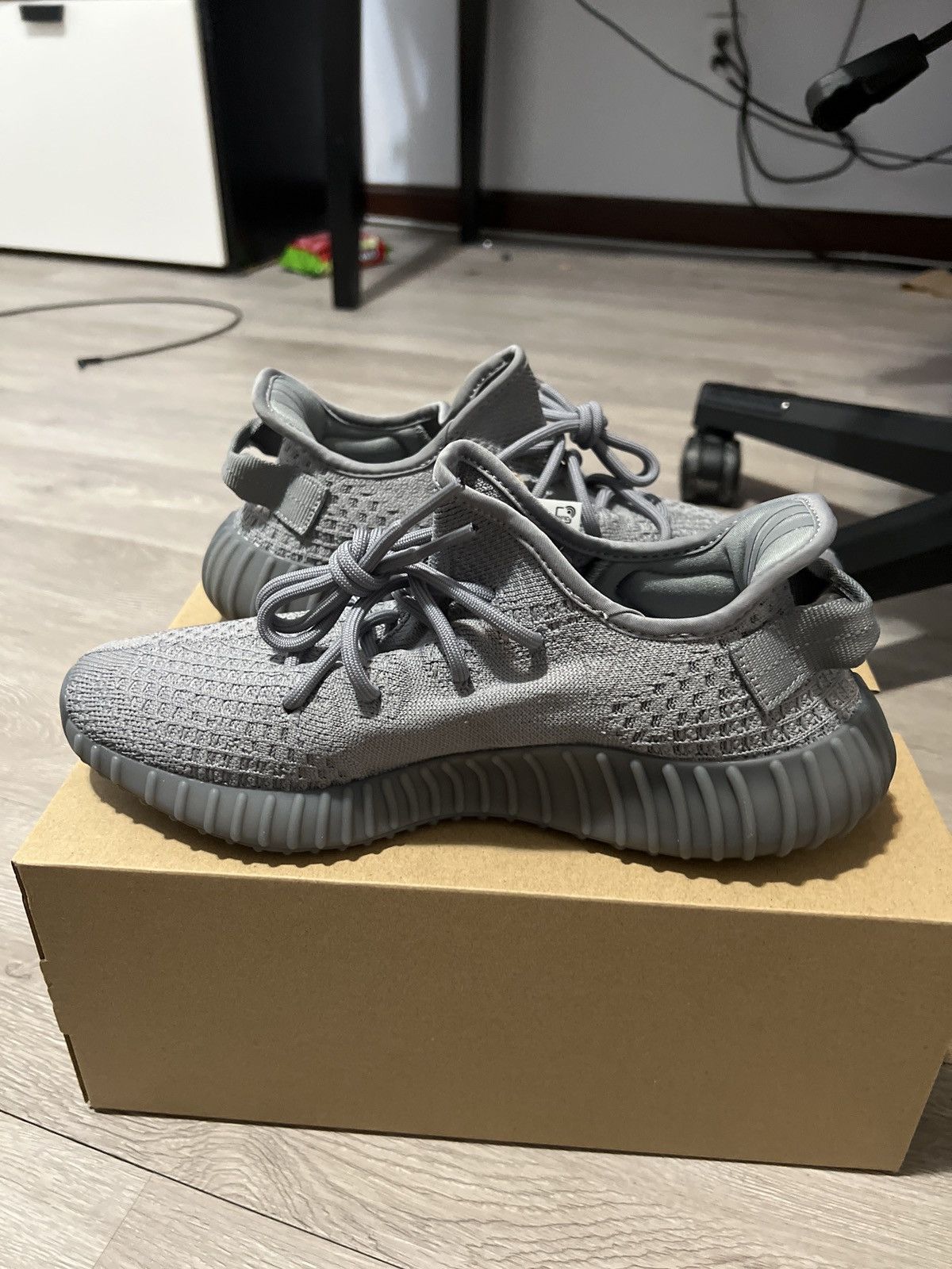 Yeezy Yeezy Boost 350 v2 Steel Grey Size US 8.5 / EU 41-42 - 6 Thumbnail