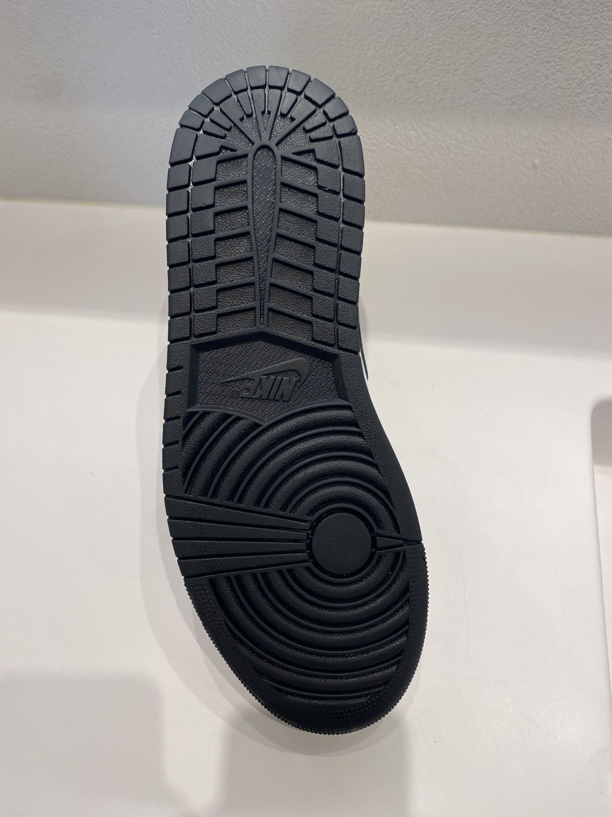 Jordan Brand × Nike Nike Jordan 1 Mid, Carbon Fiber Size US 11 / EU 44 - 2 Thumbnail