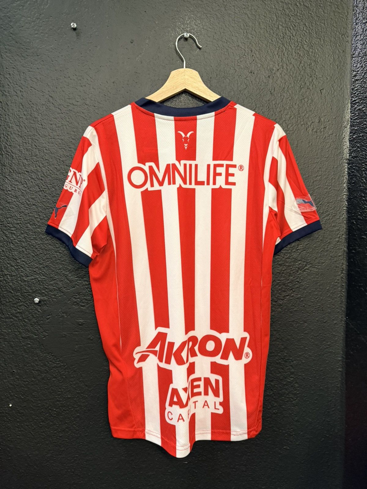 Puma Puma Chivas de Guadalajara 24/25 home jersey Size US S / EU 44-46 / 1 - 2 Thumbnail