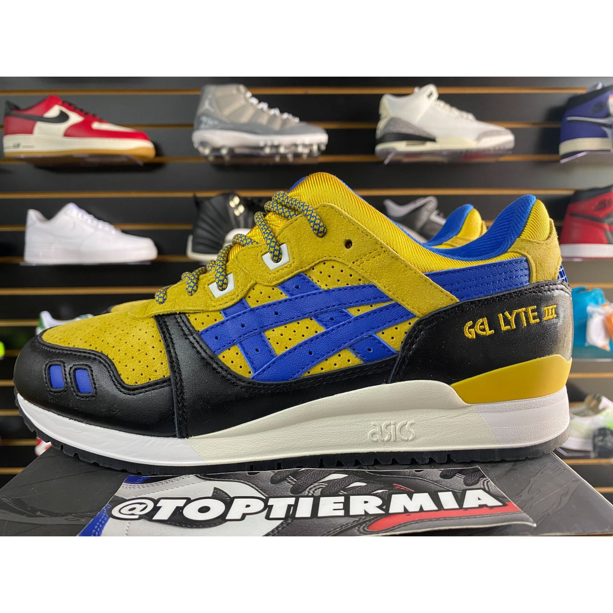 Asics × Kith × Marvel Comics ASICS GEL LYTE 3 X KITH X MARVEL REMASTERD WOLVERINE 1975 SZ Size US 9 / EU 42 - 3 Thumbnail