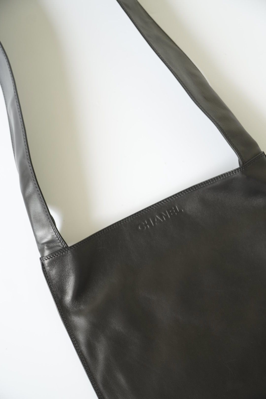 Chanel Chanel Black Leather Shoulder Bag Size ONE SIZE - 4 Thumbnail