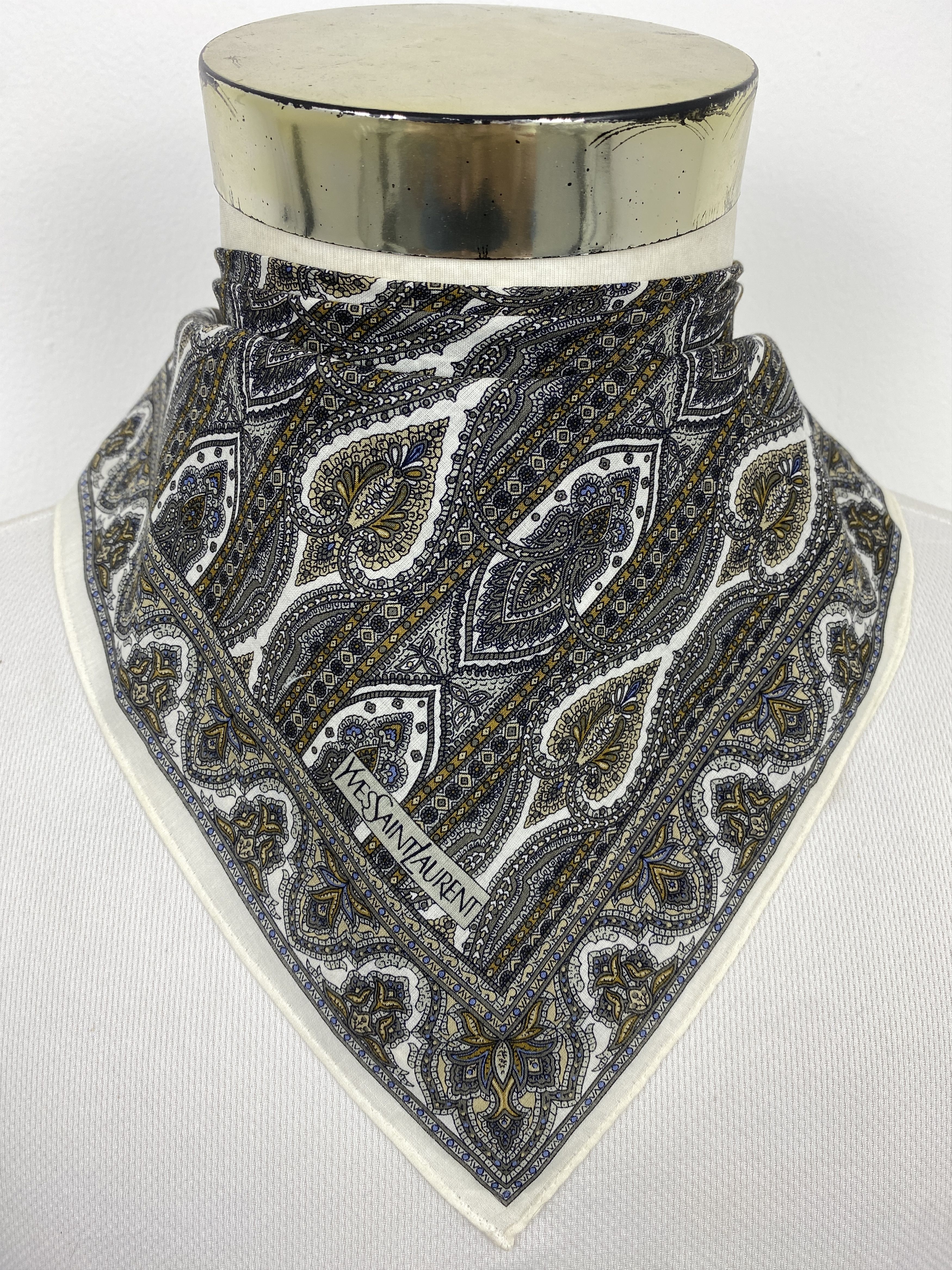Yves Saint Laurent Yves Saint Laurent Handkerchief / Neckerchief KT0346 Size ONE SIZE - 1 Thumbnail