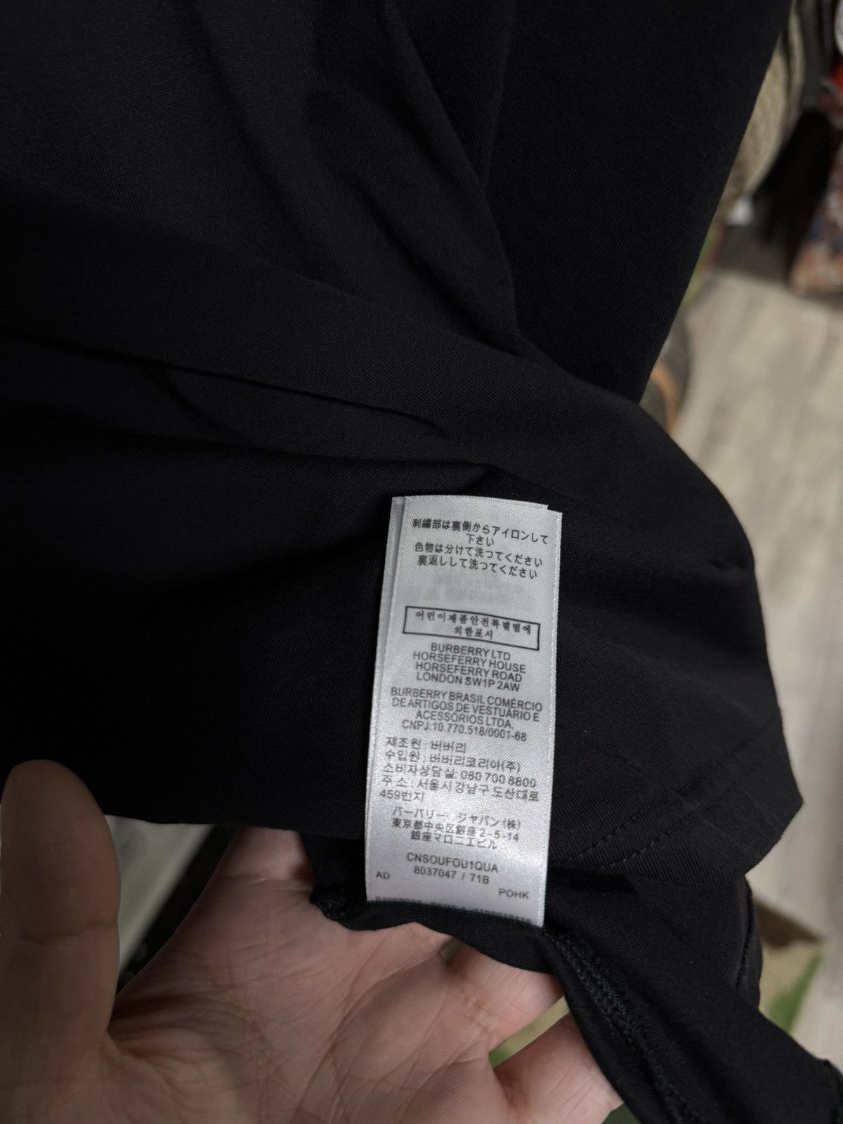 Burberry Burberry Spellout Logo Black T-Shirt Preowned Size Medium Size US M / EU 48-50 / 2 - 9 Thumbnail