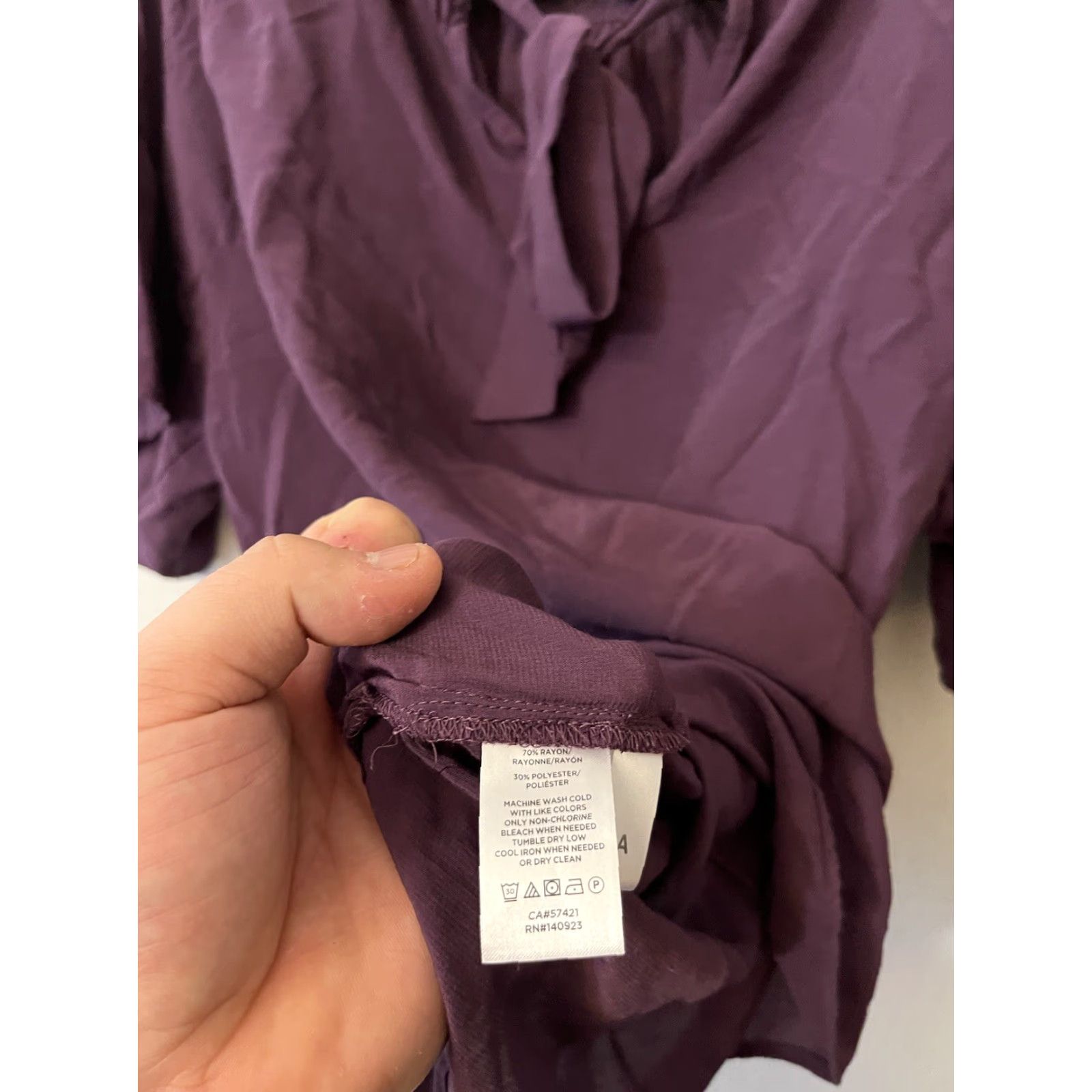 Loft LOFT Blouse Shirt Women’s Plum Purple Flutter Sleeve Tie Back Size PM Petite Two-Tone Floral Bow Workwear Modern Basic Womens Size M / US 6-8 / IT 42-44 - 4 Thumbnail