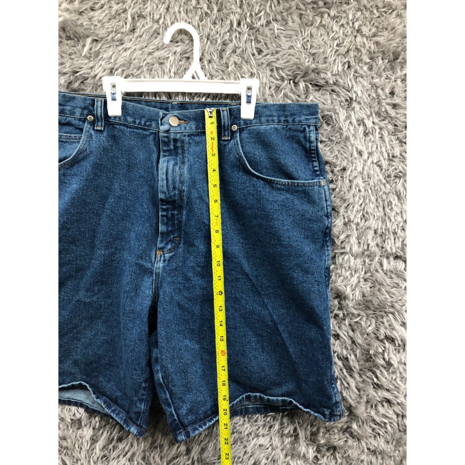 Wrangler Wrangler Shorts Mens Size 40 Mid Rise Dark Wash Bermuda Blue Denim Jean Shorts Size US 40 / EU 56 - 3 Thumbnail