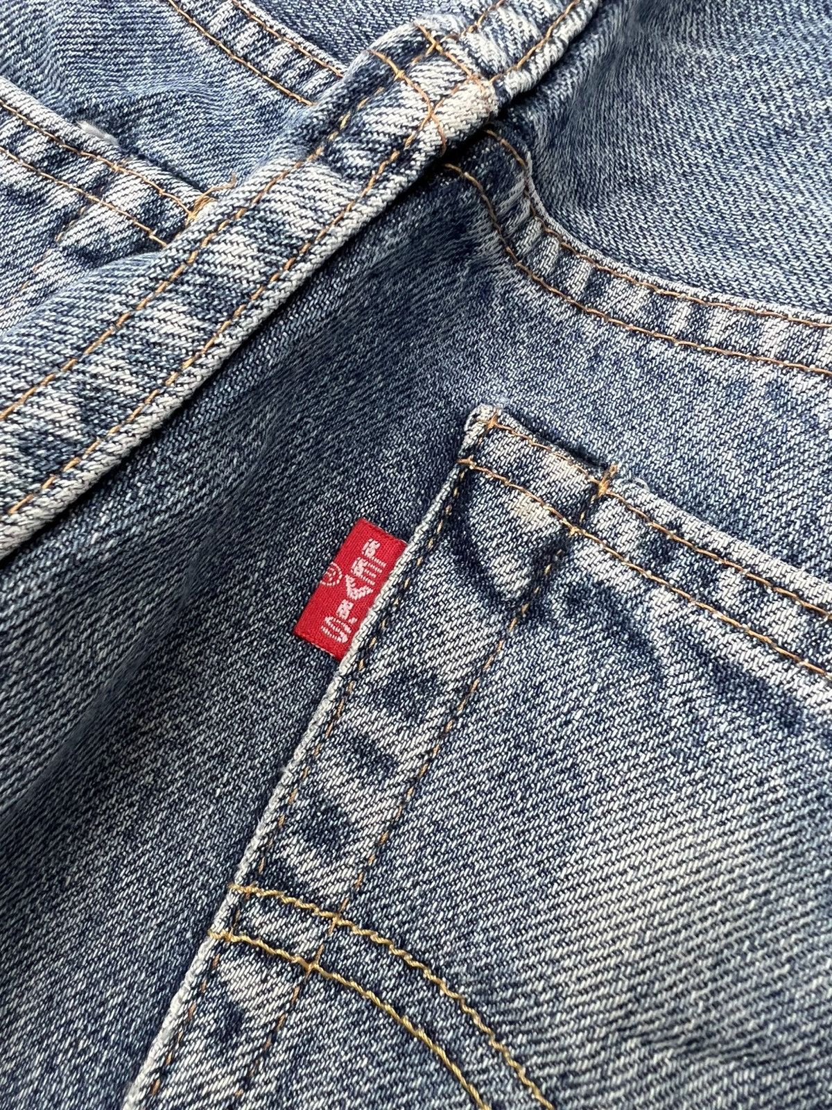 Levi's Vintage 90’s Levi’s 551Z Big E Selvedge Faded Jean Size US 30 / EU 46 - 22 Thumbnail