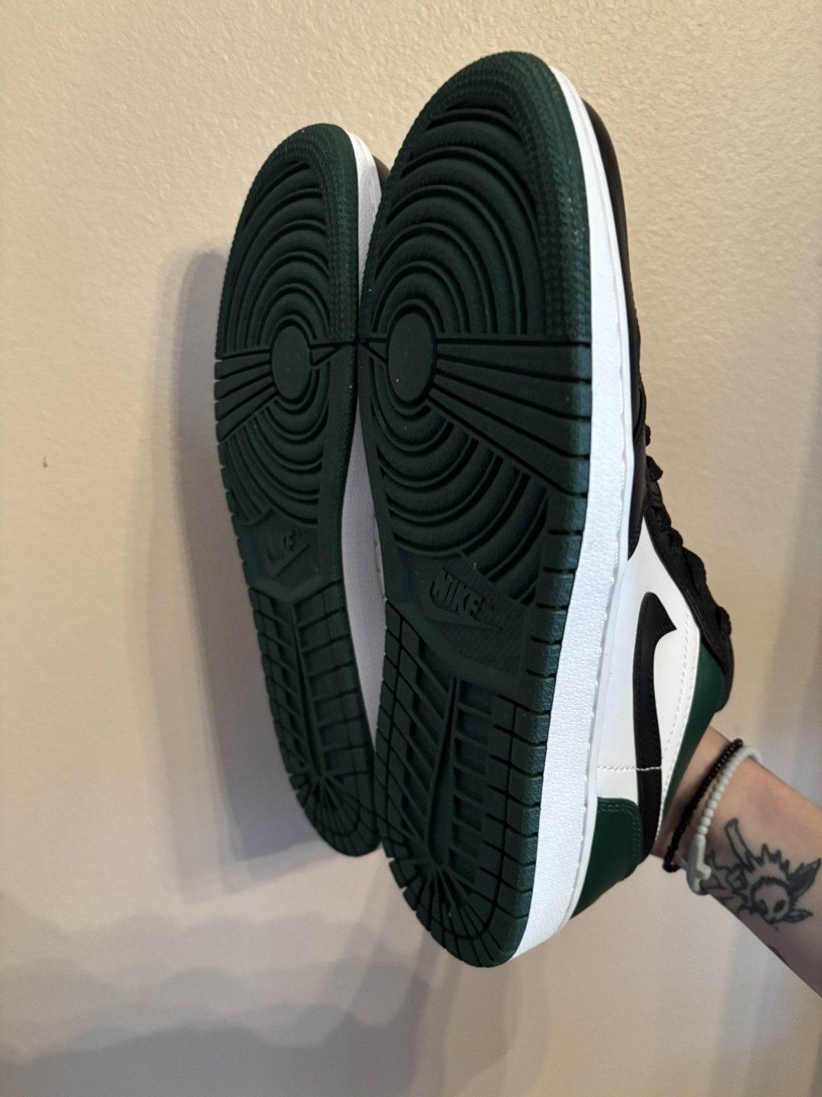 Jordan Brand Air Jordan 1 Low 'Green Toe' Size US 7 / EU 40 - 5 Thumbnail