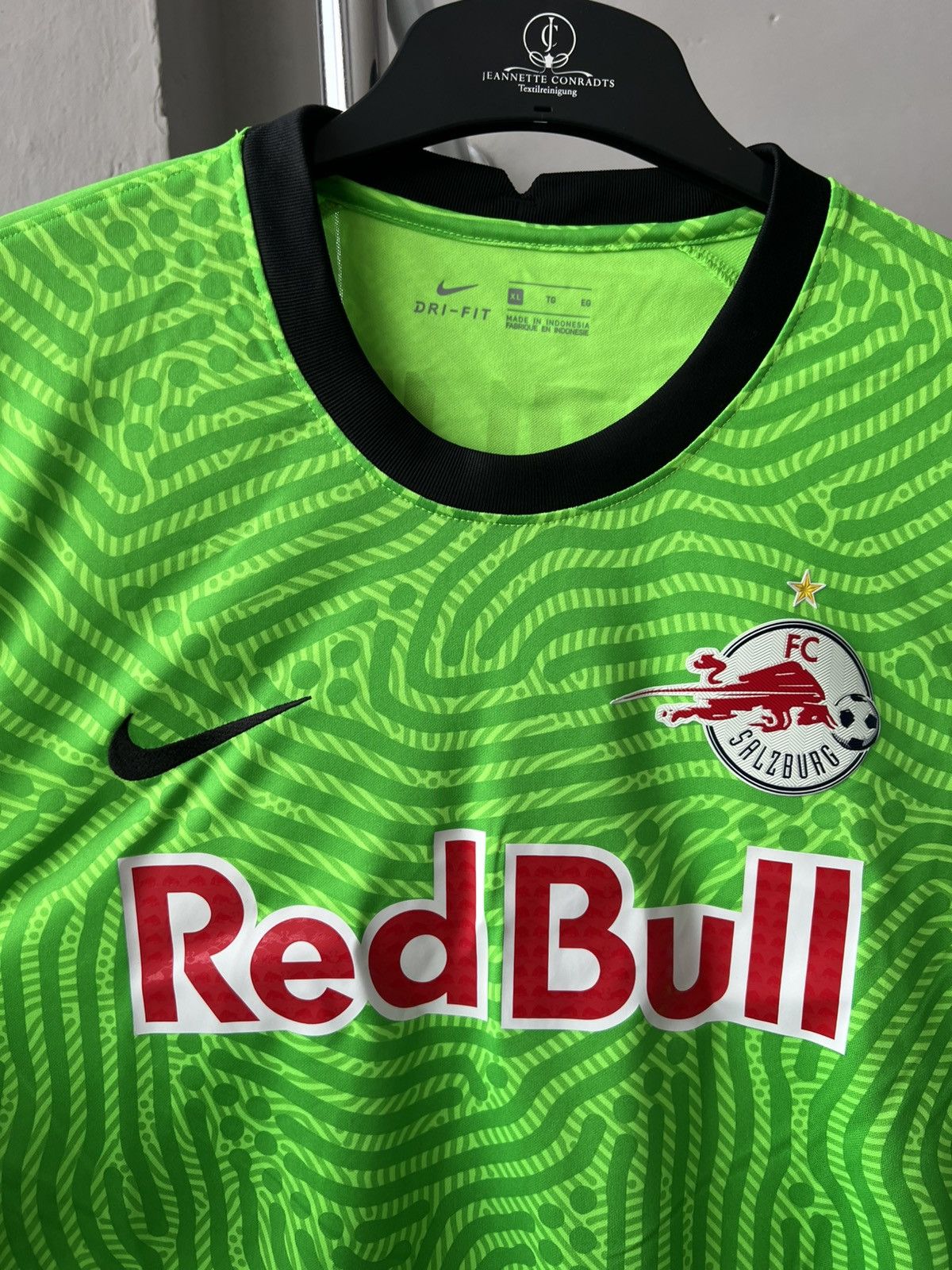 Nike 2021/22 SALZBURG #33 WALKE PLAYER ISSUED MATCH WORN JERSEY Size US XL / EU 56 / 4 - 5 Thumbnail