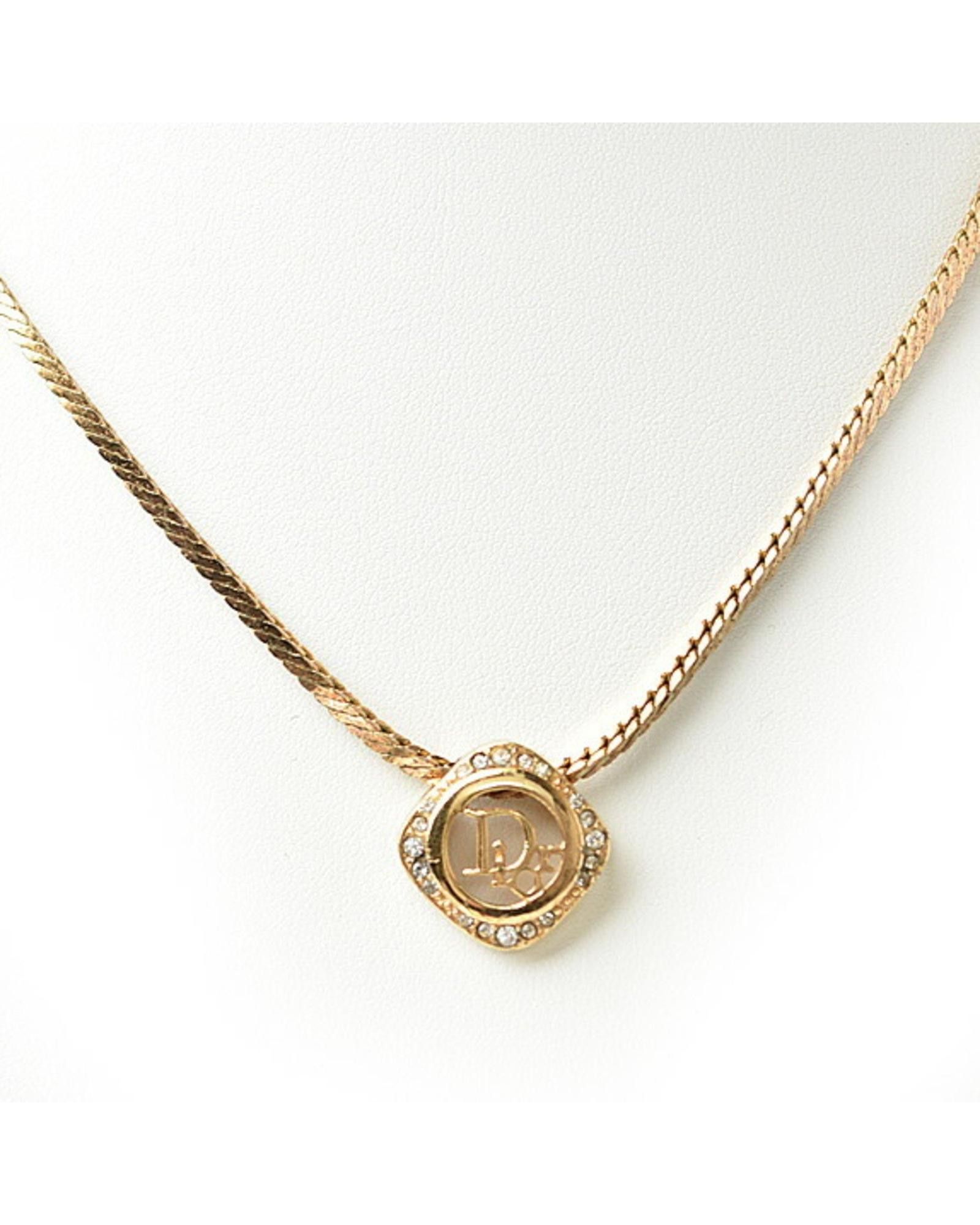 image of Dior Elegant Golden Metal Necklace For Modern Women