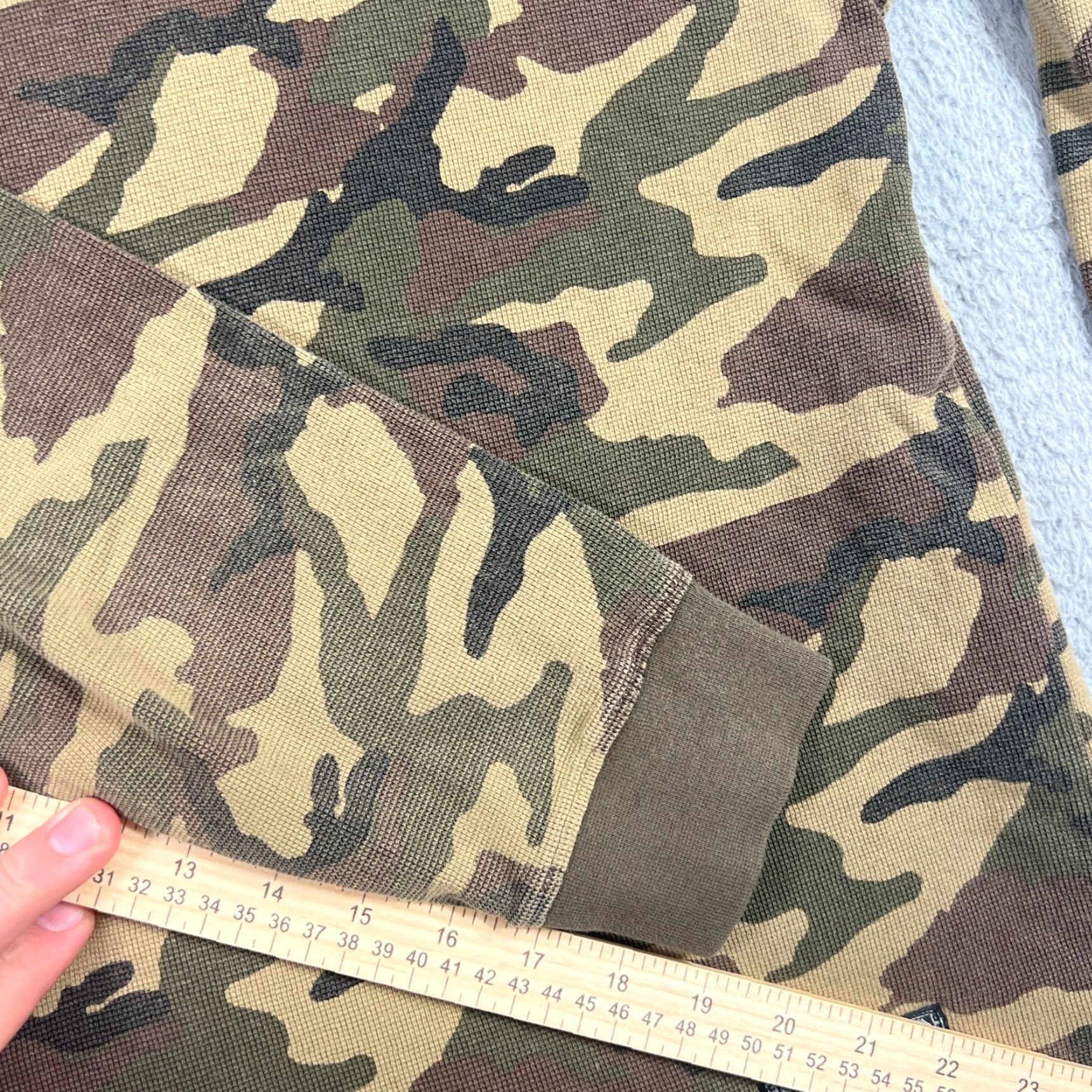 Avirex VINTAGE Avirex Camouflage Long Sleeve Thermal Shirt Men Large Waffle Knit Military Fall Winter Size US L / EU 52-54 / 3 - 4 Thumbnail