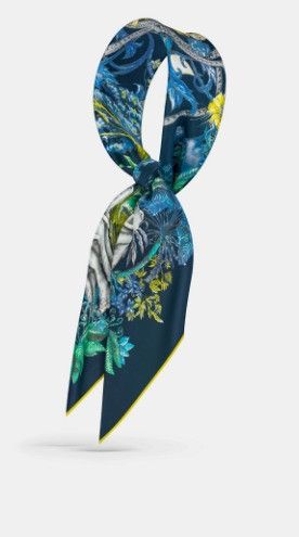 o1w1db11024 Size: OS / Etoile de Voyage Square Scarf