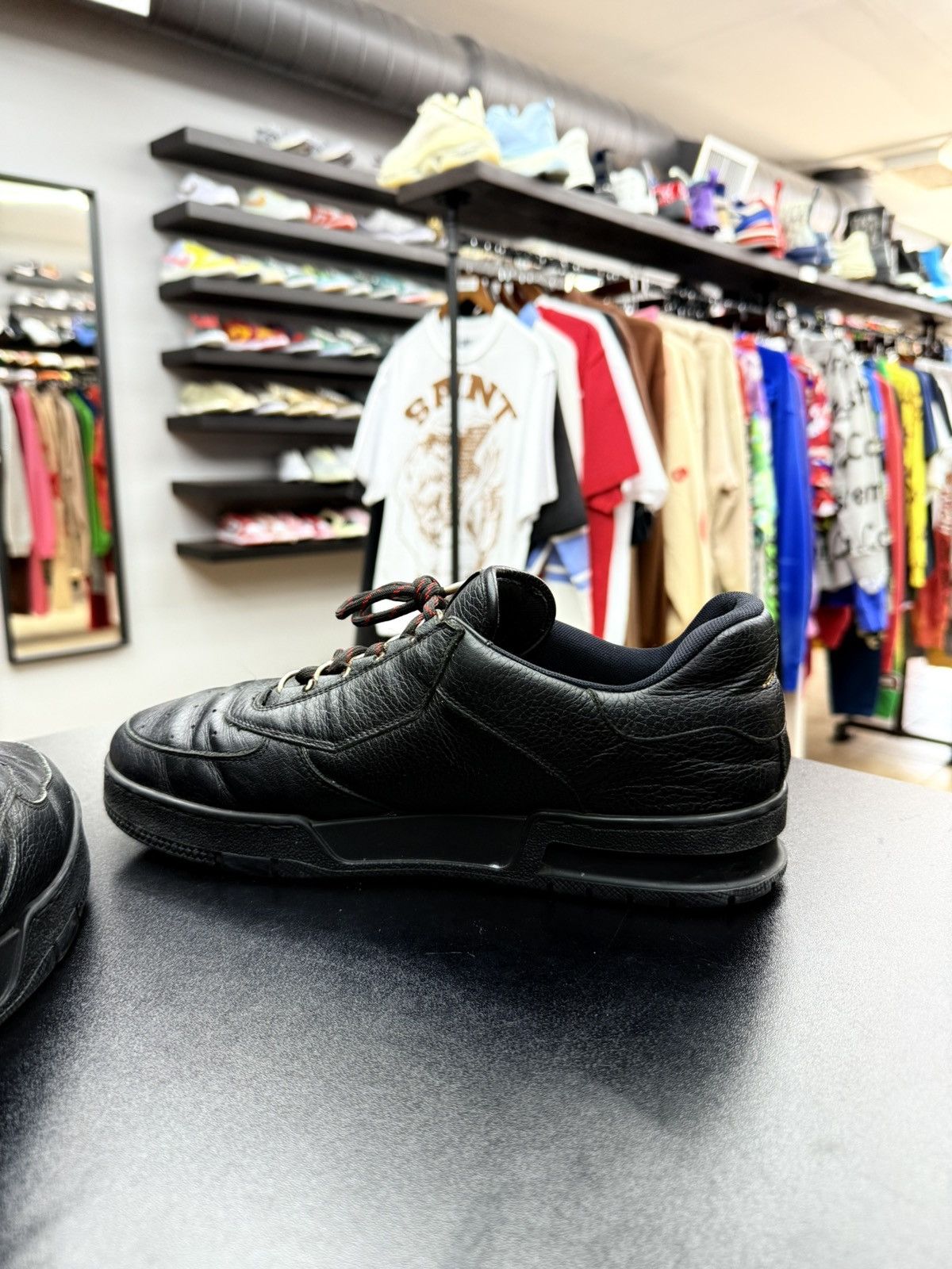 Louis Vuitton Louis Vuitton Black Gold Hardware Trainer Sneaker 8US - 7LV Size US 8 / EU 41 - 14 Thumbnail