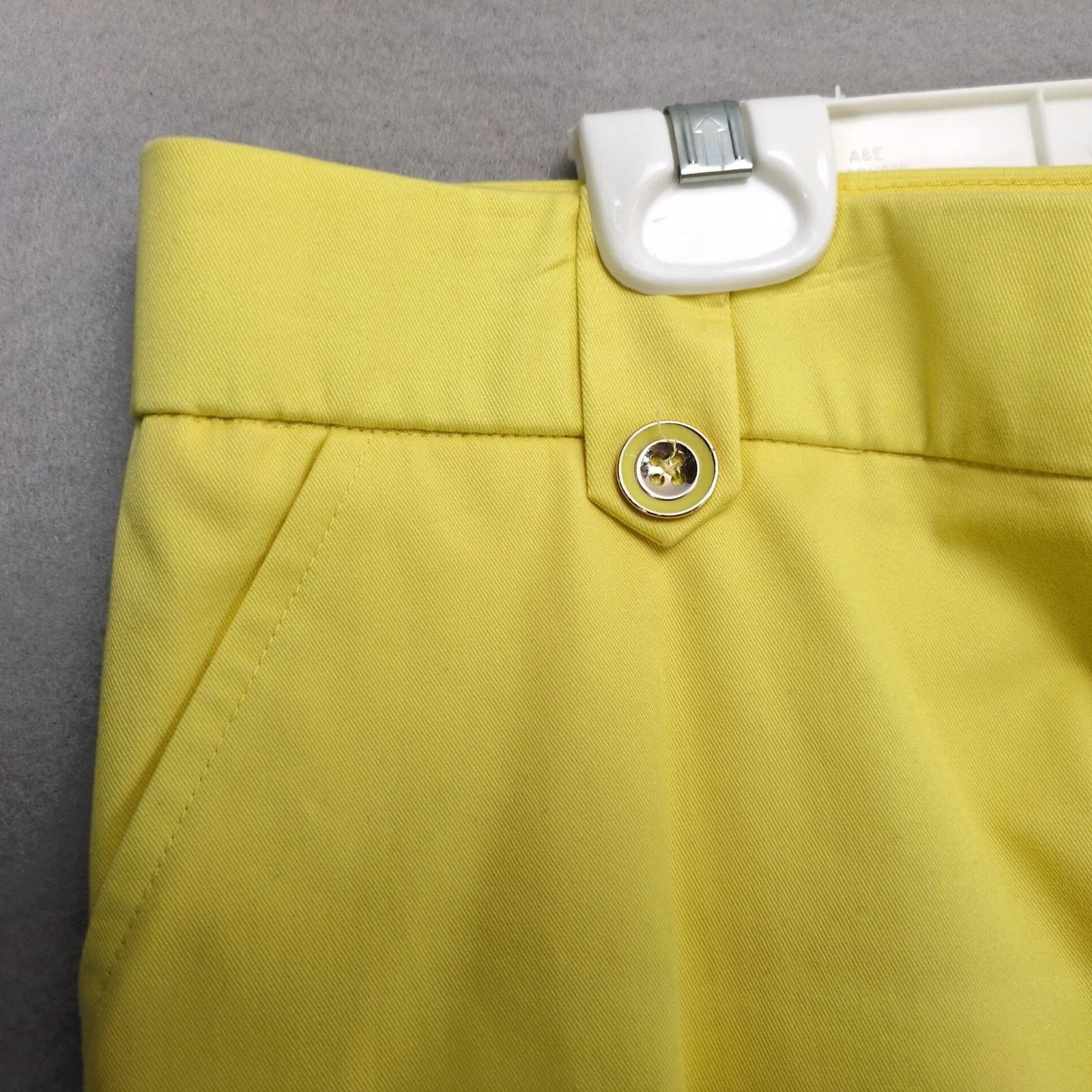 Other NWT Rafaella Yellow Shorts Women's 16 Scalloped Hem 37x10" Size 38" / US 16 / IT 52 - 10 Thumbnail