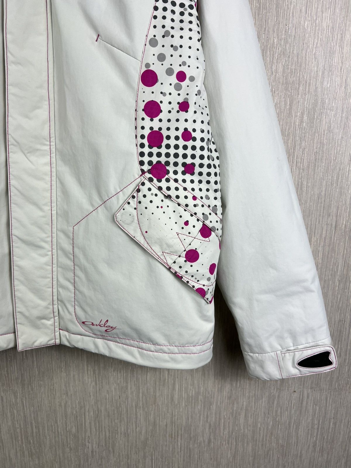 Oakley Vintage Oakley magnetic pocket y2k ski winter outdoor jacket Size S / US 4 / IT 40 - 7 Thumbnail