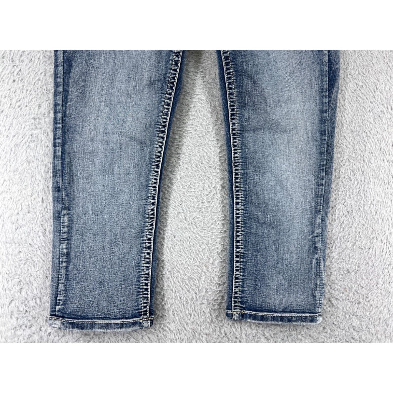 Denime Love Indigo Jeans Women 4 Capri Blue Denim Embroidered Sequin 5-Pocket Regular Inseam 20 in Capri Jeans Womens Size 27" / US 4 / IT 40 - 5 Thumbnail