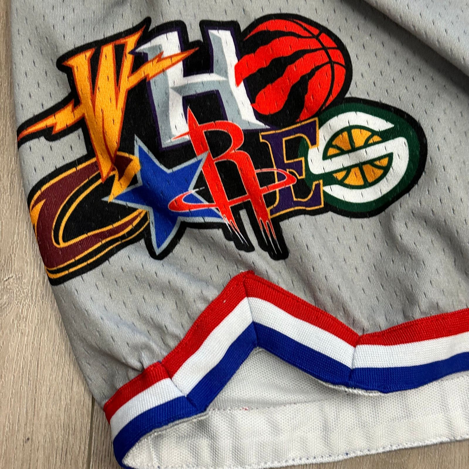 Stussy Who Cares NBA Remix Logos Heavy Mesh Hoop Shorts size Small Size US 30 / EU 46 - 5 Thumbnail