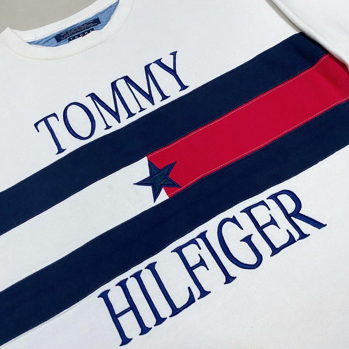 Tommy Hilfiger × Vintage Vintage Tommy Hilfiger Big Flag Sweatshirt Size US L / EU 52-54 / 3 - 2 Thumbnail