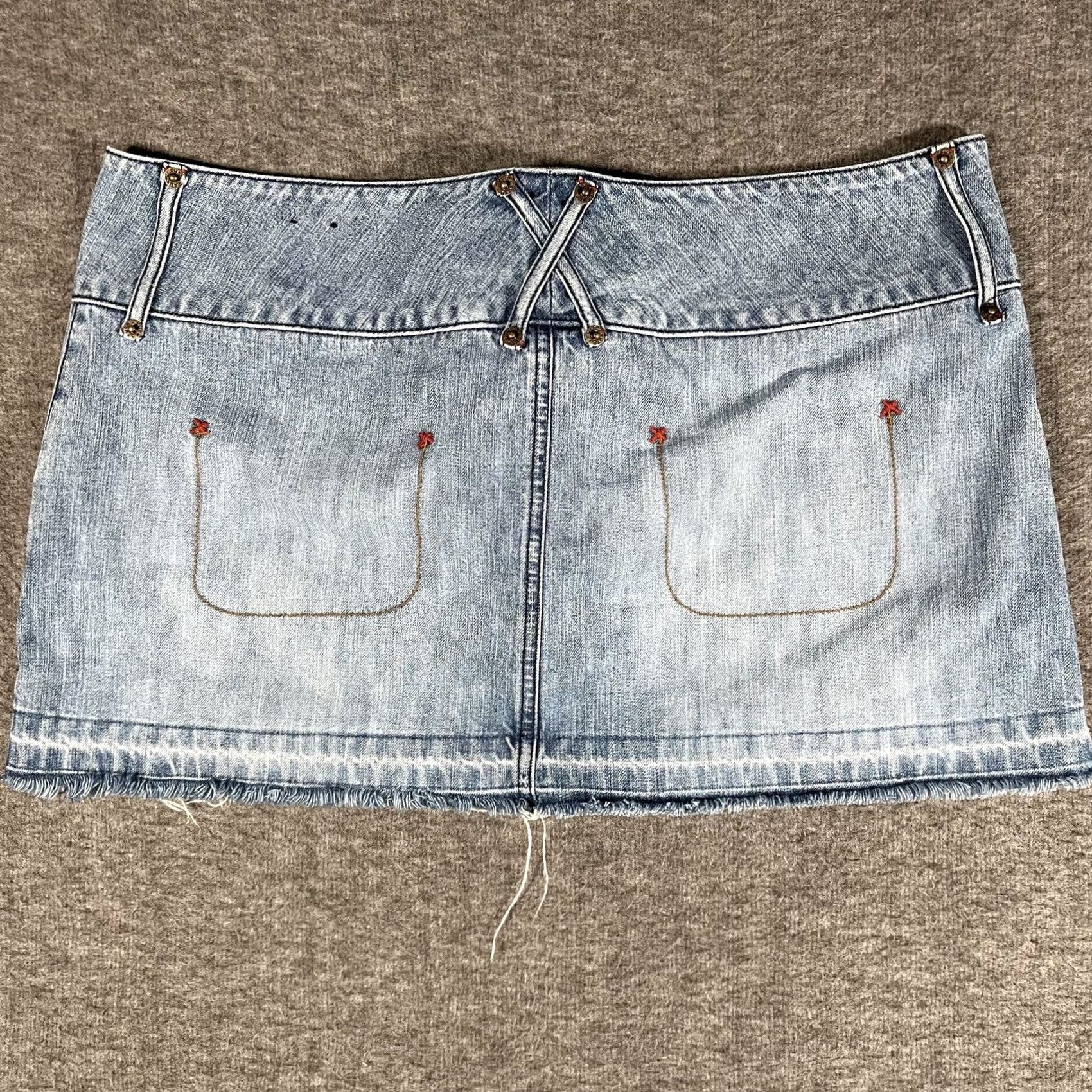 Denime VINTAGE? No. Tyte Denim Mini Skirt 9 Juniors Blue Short Raw Hem Pockets Y2K Embroidered Back Size 30" / US 8 / IT 44 - 2 Thumbnail