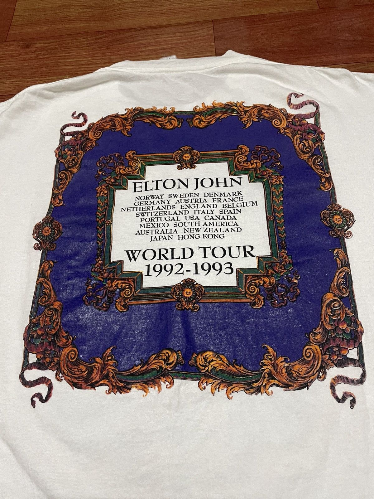 Vintage Vintage Elton John × Gianni Versace Tour T-Shirt 1992/93 Size US XL / EU 56 / 4 - 6 Thumbnail