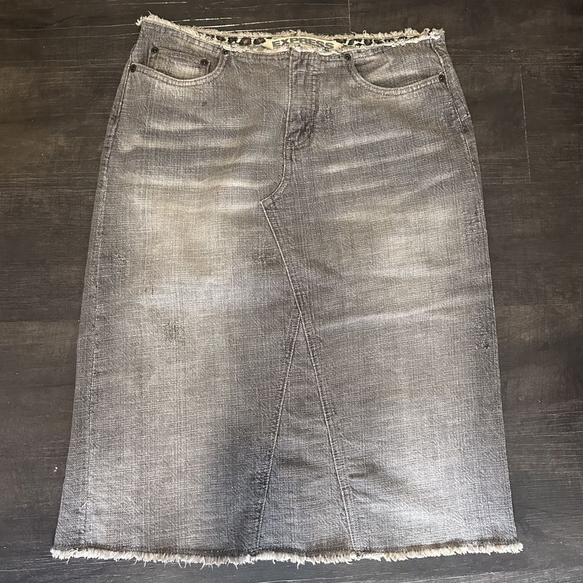 Express Y2K Express Grey Low Rise Denim Mini Skirt Cheetah Size 5/6 Size 28" / US 6 / IT 42 - 1 Thumbnail
