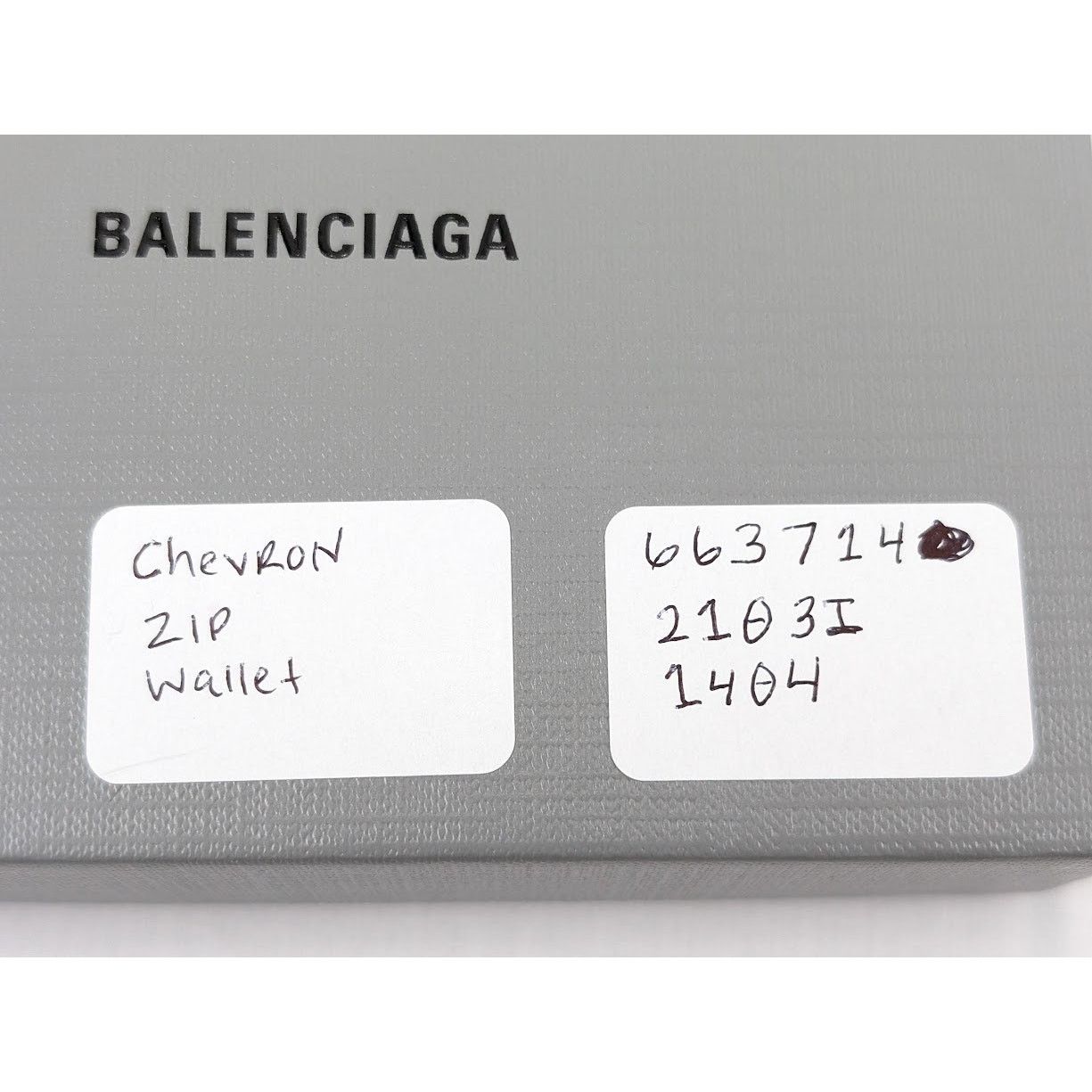 Balenciaga o1rshd1 Size: OS / Chevron Zip Wallet in Gray Size ONE SIZE - 12 Thumbnail