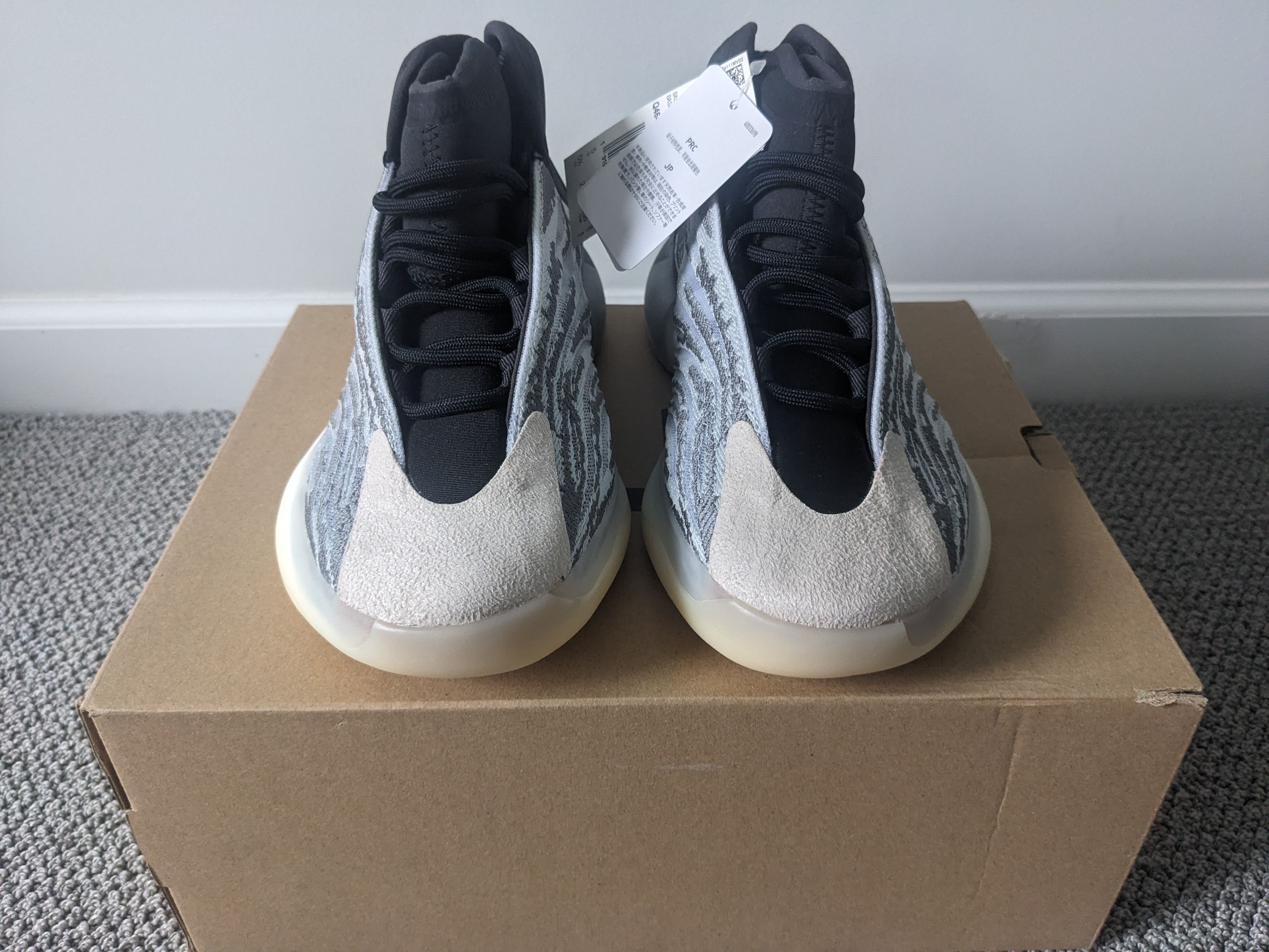 Adidas Yeezy QNTM BOOST LIFESTYLE MODEL Size US 5.5 / EU 38 - 4 Thumbnail