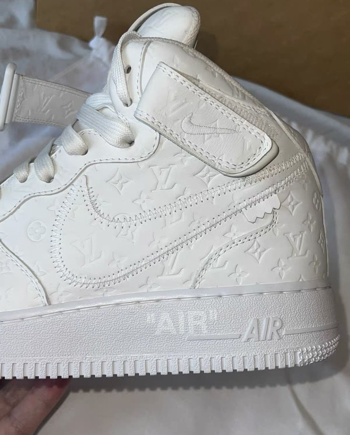 Louis Vuitton Nike x Louis Vuitton White Air Force 1 Sneakers 0079 Size US 8.5 / EU 41-42 - 5 Thumbnail