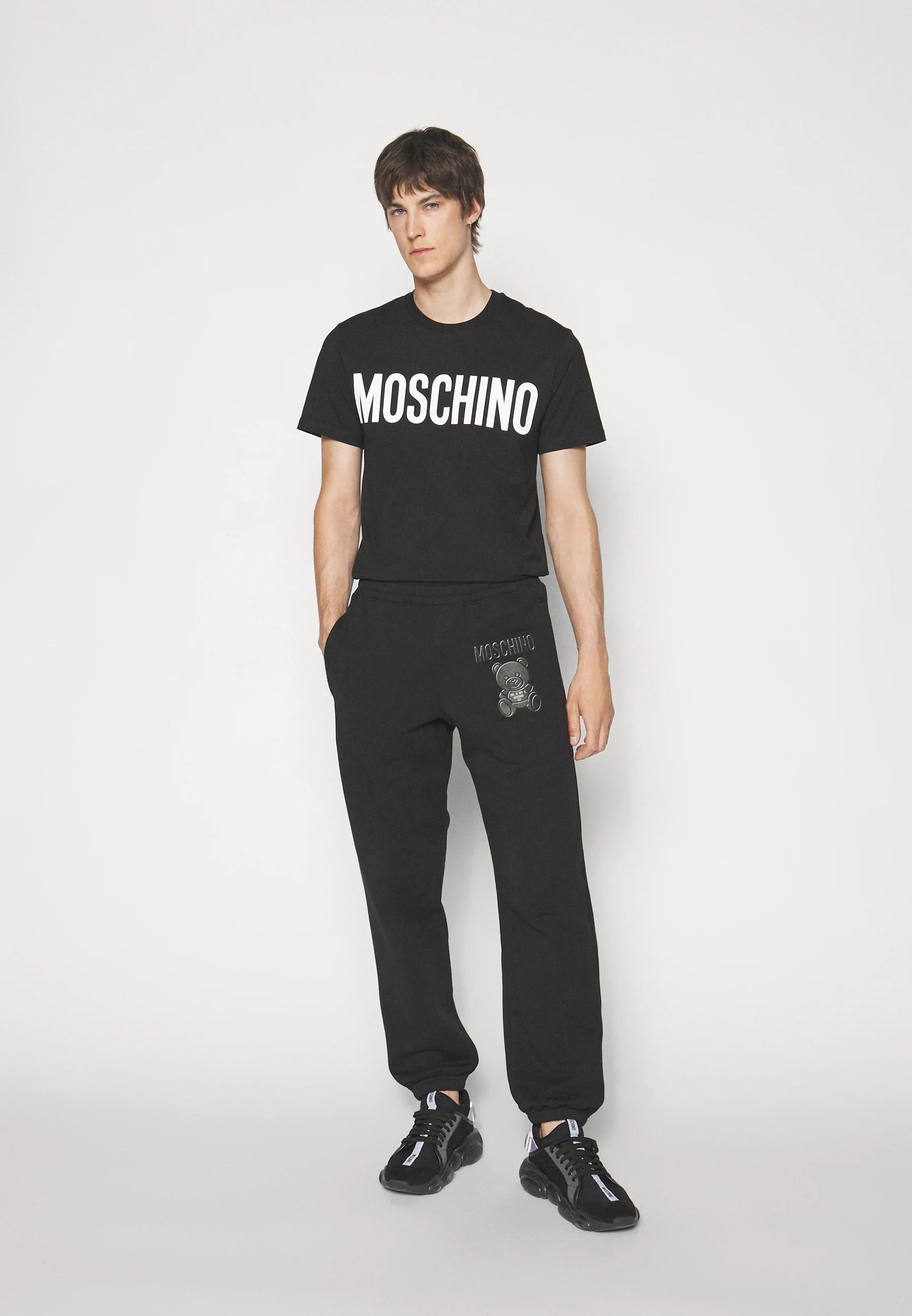 Moschino o1y0225 Logo Jogger & Sweatpant in Black Size US 32 / EU 48 - 6 Thumbnail