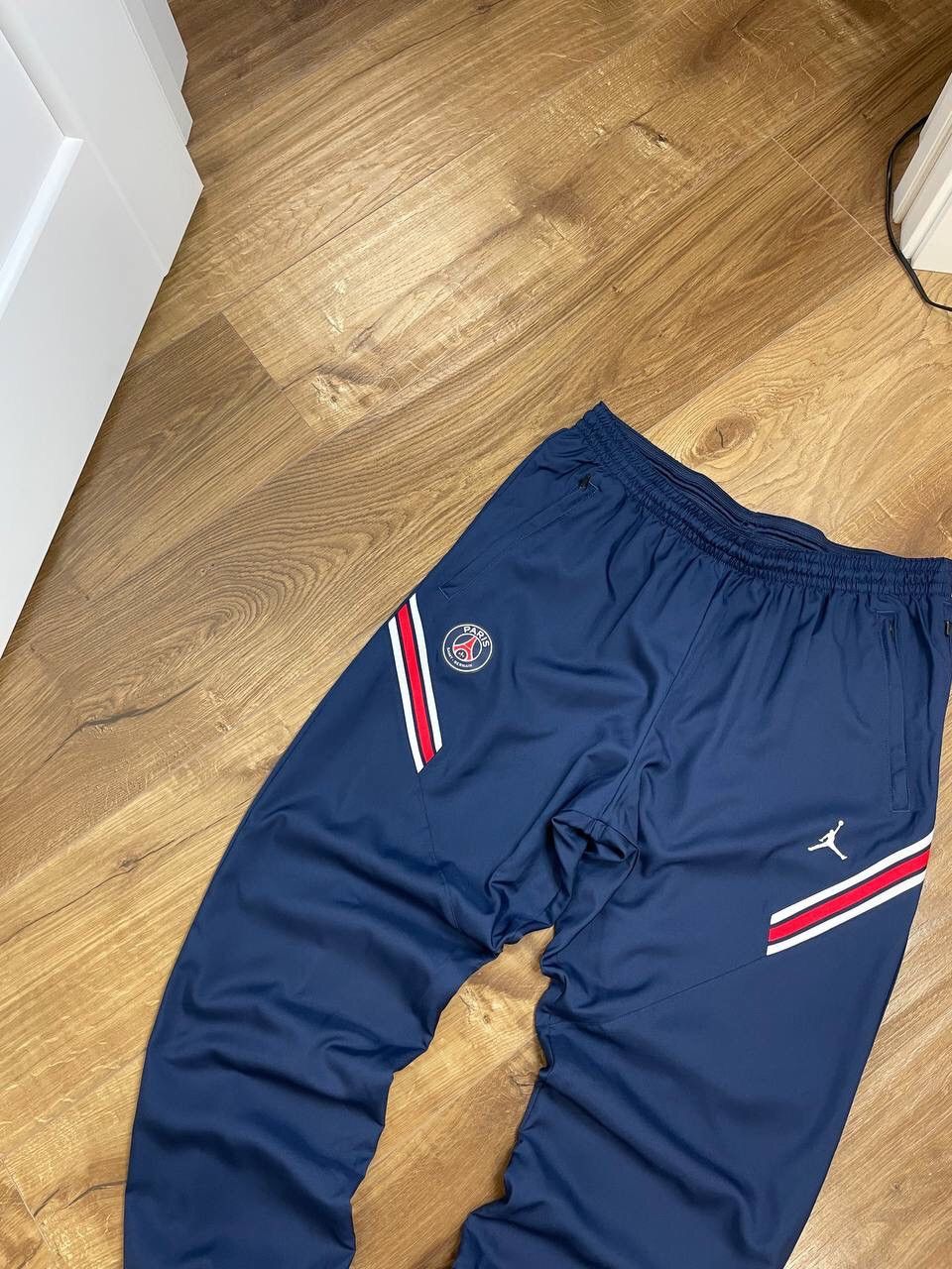 Jordan Brand × Vintage Vintage Nike Air Jordan Drill Nylon France PSG Pants Joggers Size US 36 / EU 52 - 4 Thumbnail