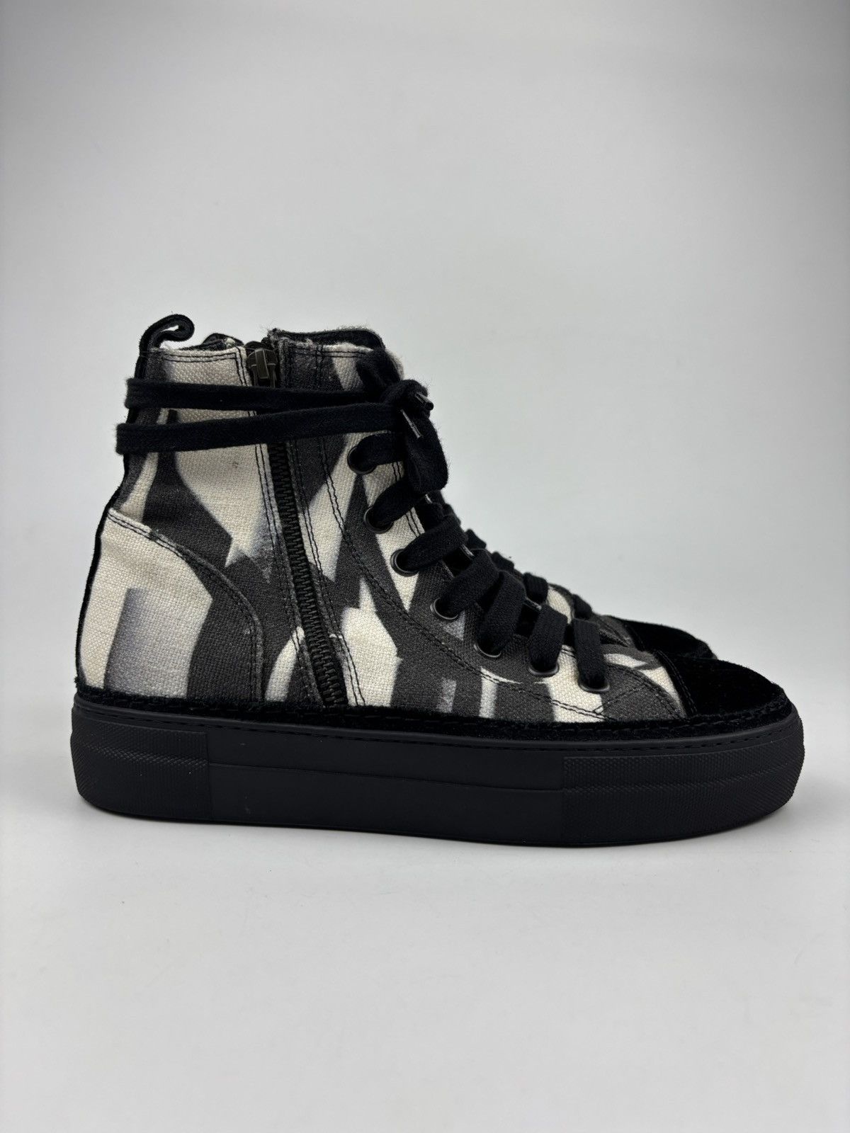 Ann Demeulemeester Ann Demeulemeester Hi-top Canvas Sneaker Size US 7.5 / IT 37.5 - 2 Thumbnail