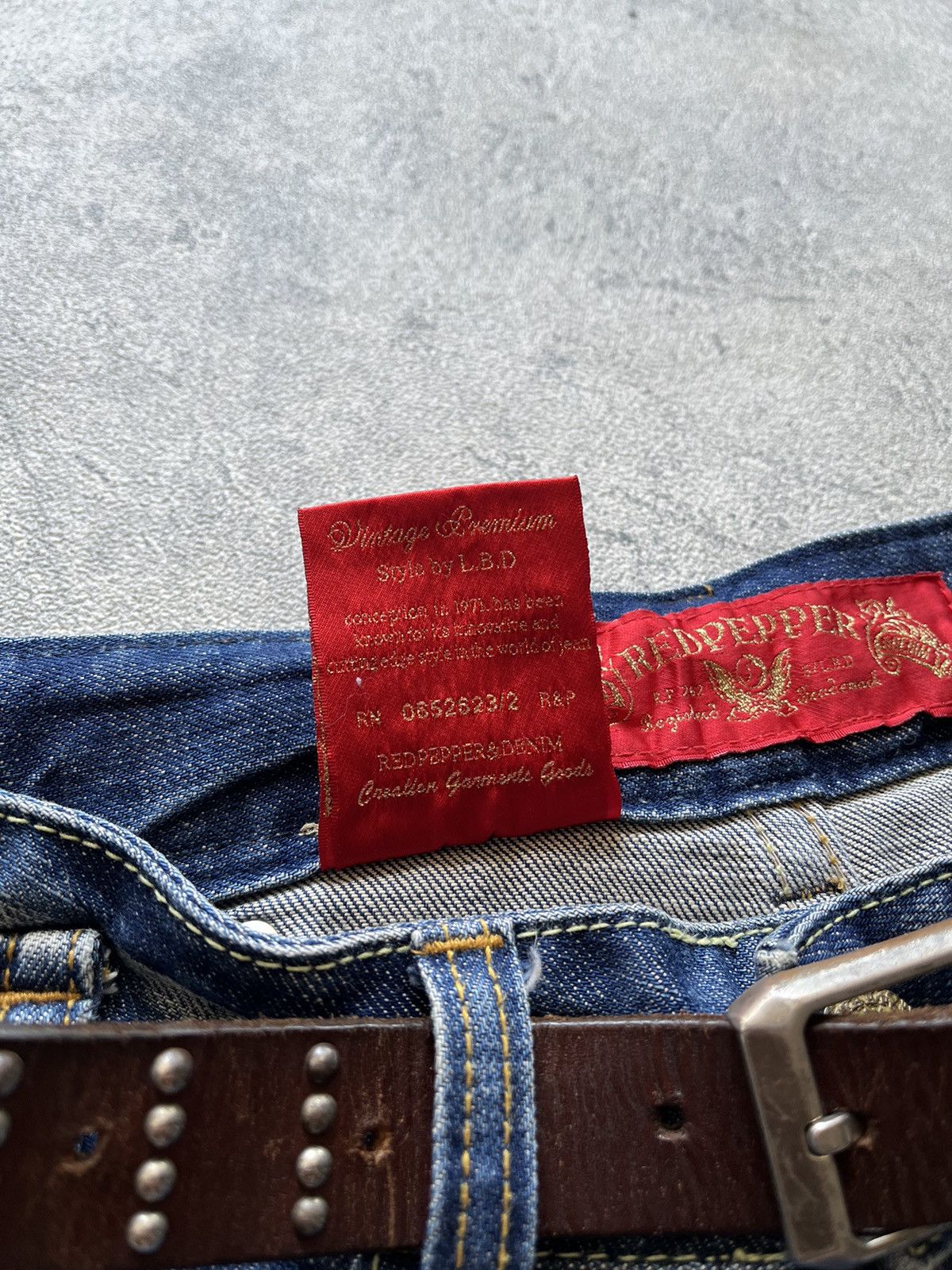 Tornado Mart 2000s RED PEPPER BUCKLE BACK FADED FLARE JEAN Size US 31 - 7 Thumbnail