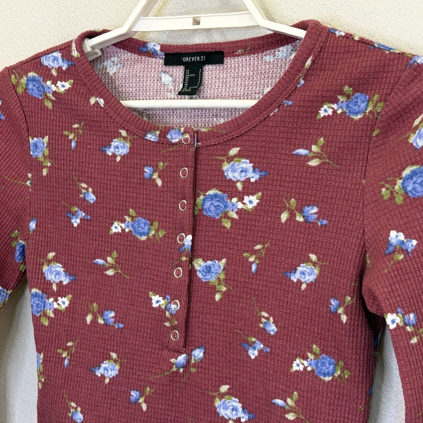 Forever 21 Forever 21 Crop Top Womens Size Small Mauve Floral Print Long Sleeve Coquette Y2K Bella Swan Size S / US 4 / IT 40 - 2 Thumbnail