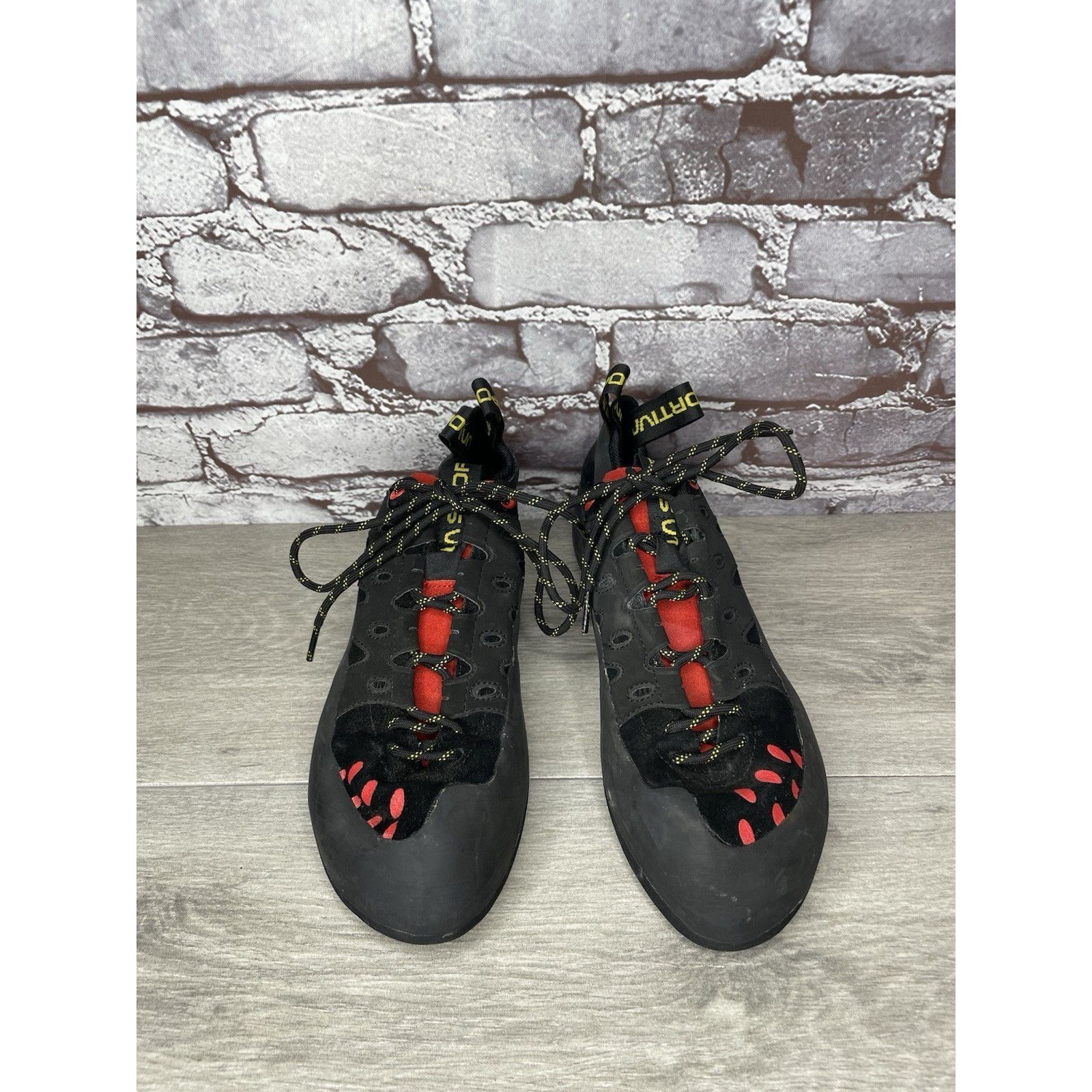 La Sportiva La Sportiva Tarantulace Black Leather Red Rock Climbing Shoe Size US 10.5 / EU 43-44 - 20 Thumbnail