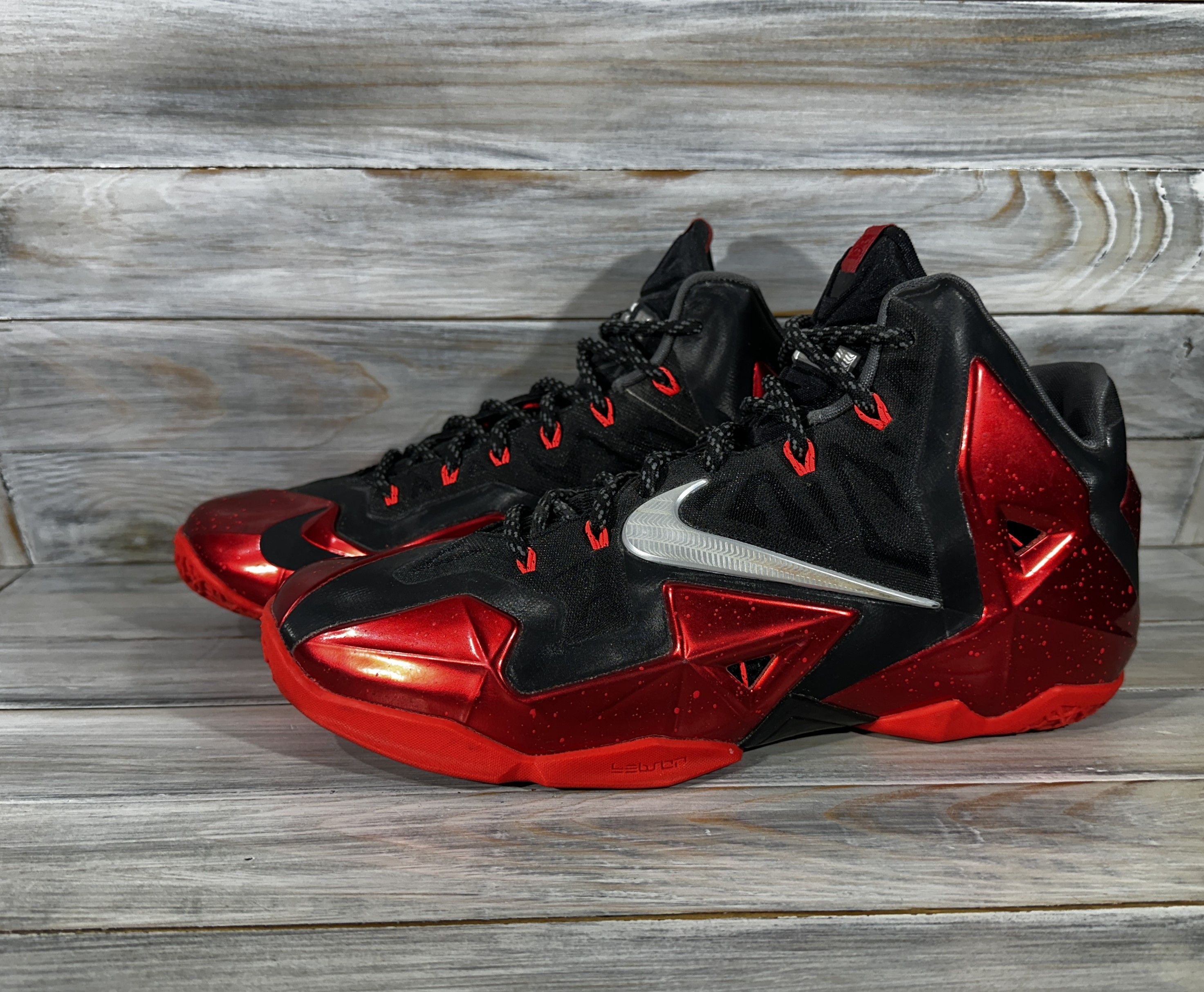 Nike Nike LeBron XI Away Miami Heat Sneakers Red Black Basketball Size US 9.5 / EU 42-43 - 5 Thumbnail