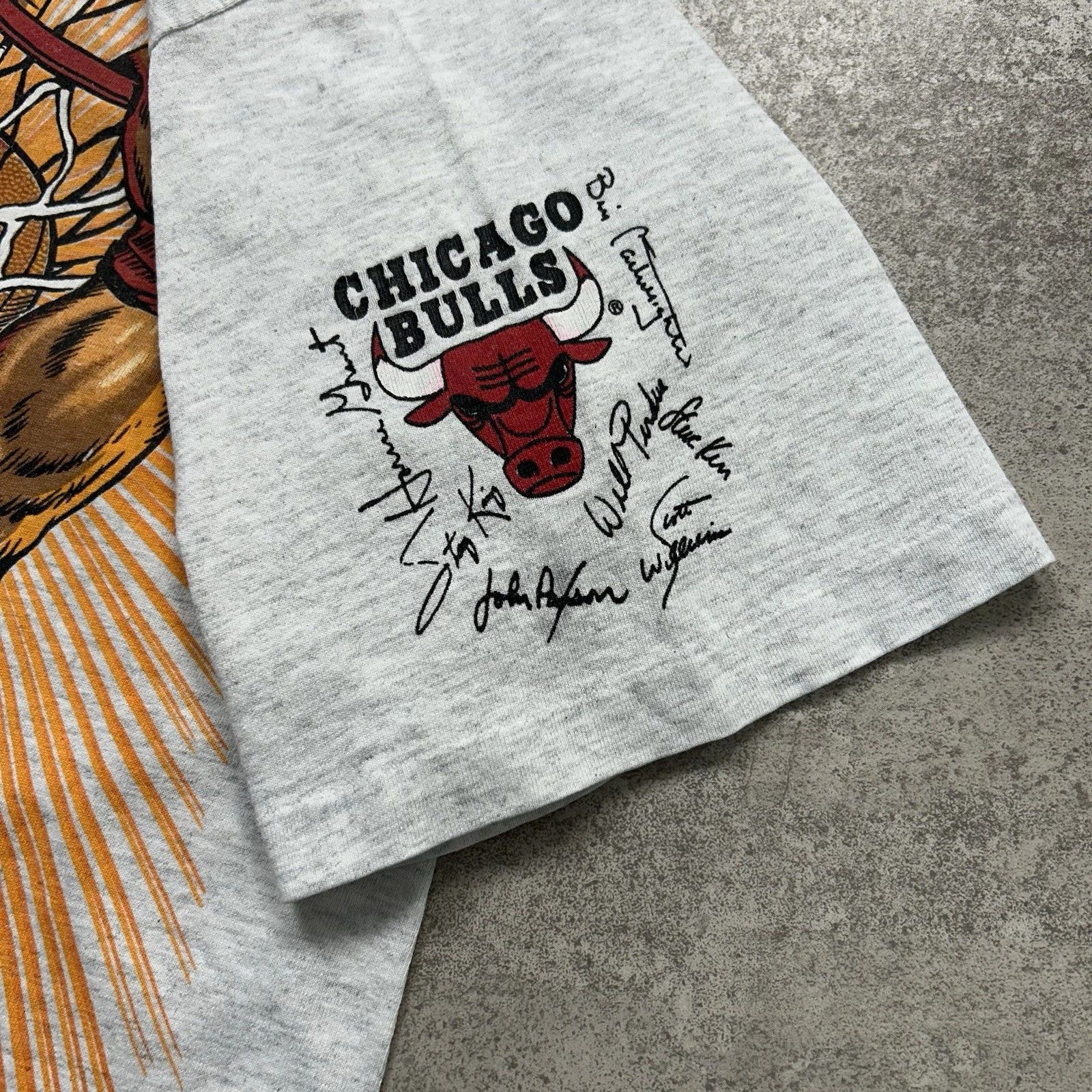 NBA × Vintage CHICAGO BULLS SLAMMIN SUPERHIRO 1994 CHANGES SPORTS T-SHIRT Size US L / EU 52-54 / 3 - 4 Thumbnail