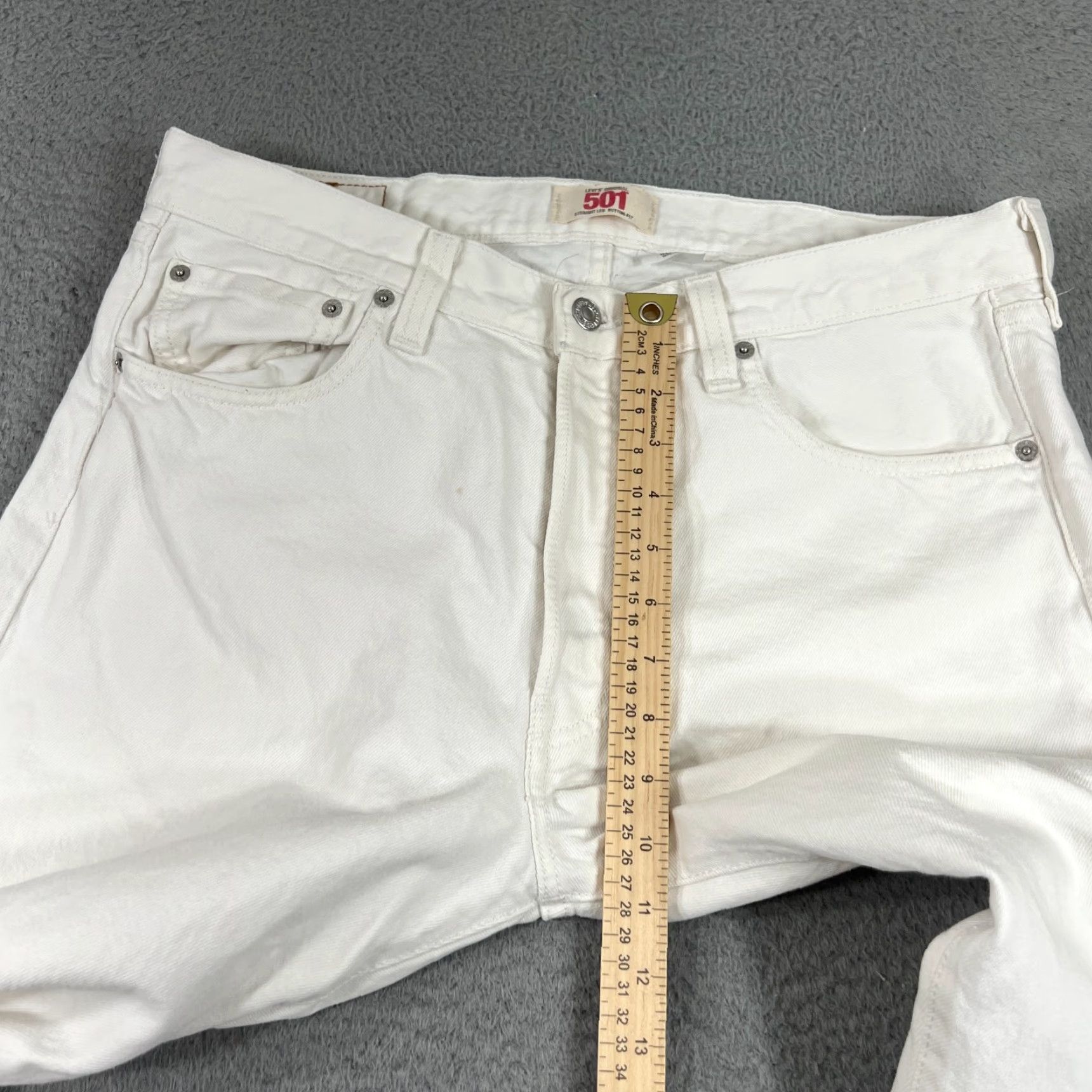 Levi's VINTAGE Levi's 501 Jeans Men 34 Regular White Denim Button Fly Straight 5-Pocket 90s USA Mens Size US 34 / EU 50 - 7 Thumbnail