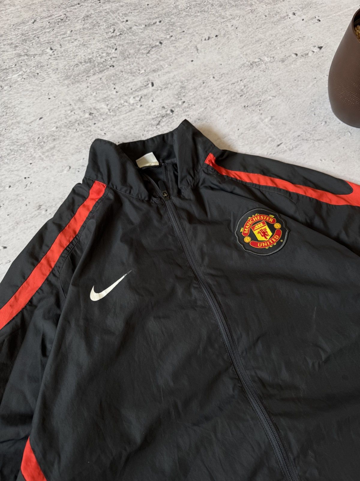 Nike × Vintage NIKE MANCHESTER UNITED VINTAGE BASIC LOGO BAGGY LIGHT JACKET Size US XL / EU 56 / 4 - 3 Thumbnail