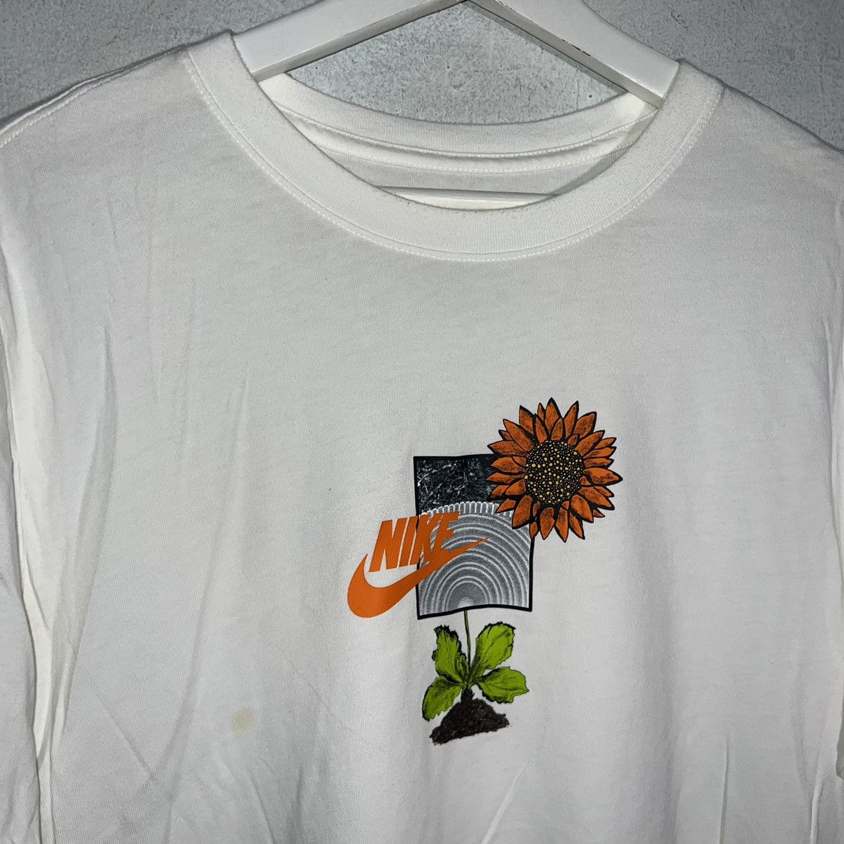 Nike Nike White Short Sleeve Tee Large Grow Sole Size US L / EU 52-54 / 3 - 2 Thumbnail