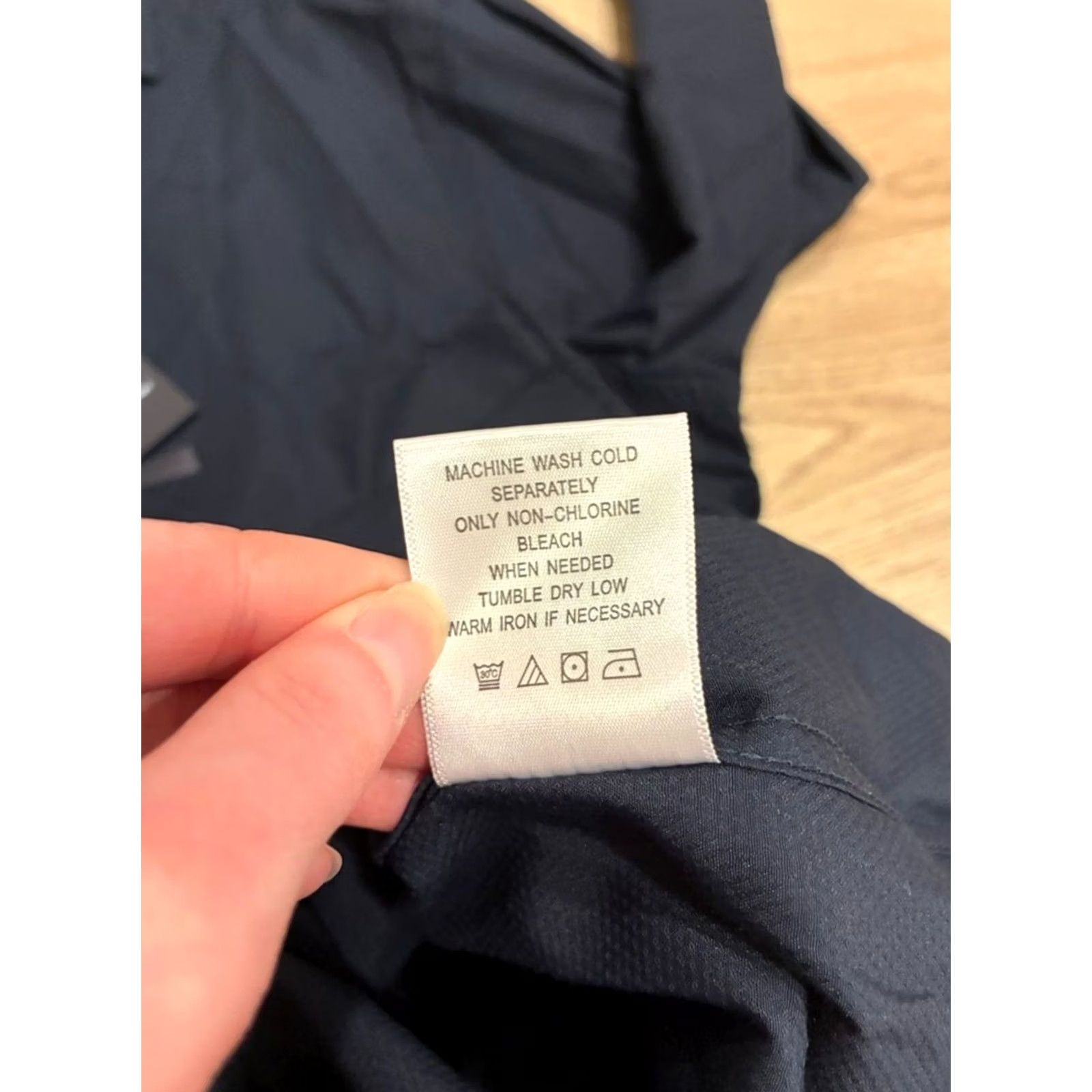 Ben Sherman NWT Ben Sherman Men’s Dobby Dot Shirt Navy Blue Button Up Size XL 17-17.5 Size US XL / EU 56 / 4 - 7 Thumbnail