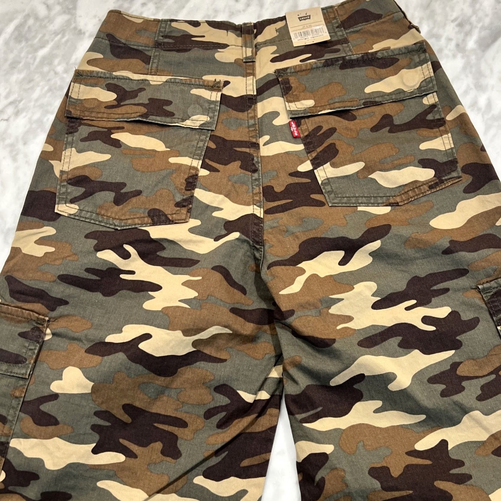 Levi's Levi's Women ‘94 Baggy 27x30 Camo Cargo Mid Rise Loose Hip Thigh Adjust Hem NWT Jeans Women Regular 31 Inseam Grape Leaf Emily Camo) Size ONE SIZE - 7 Thumbnail