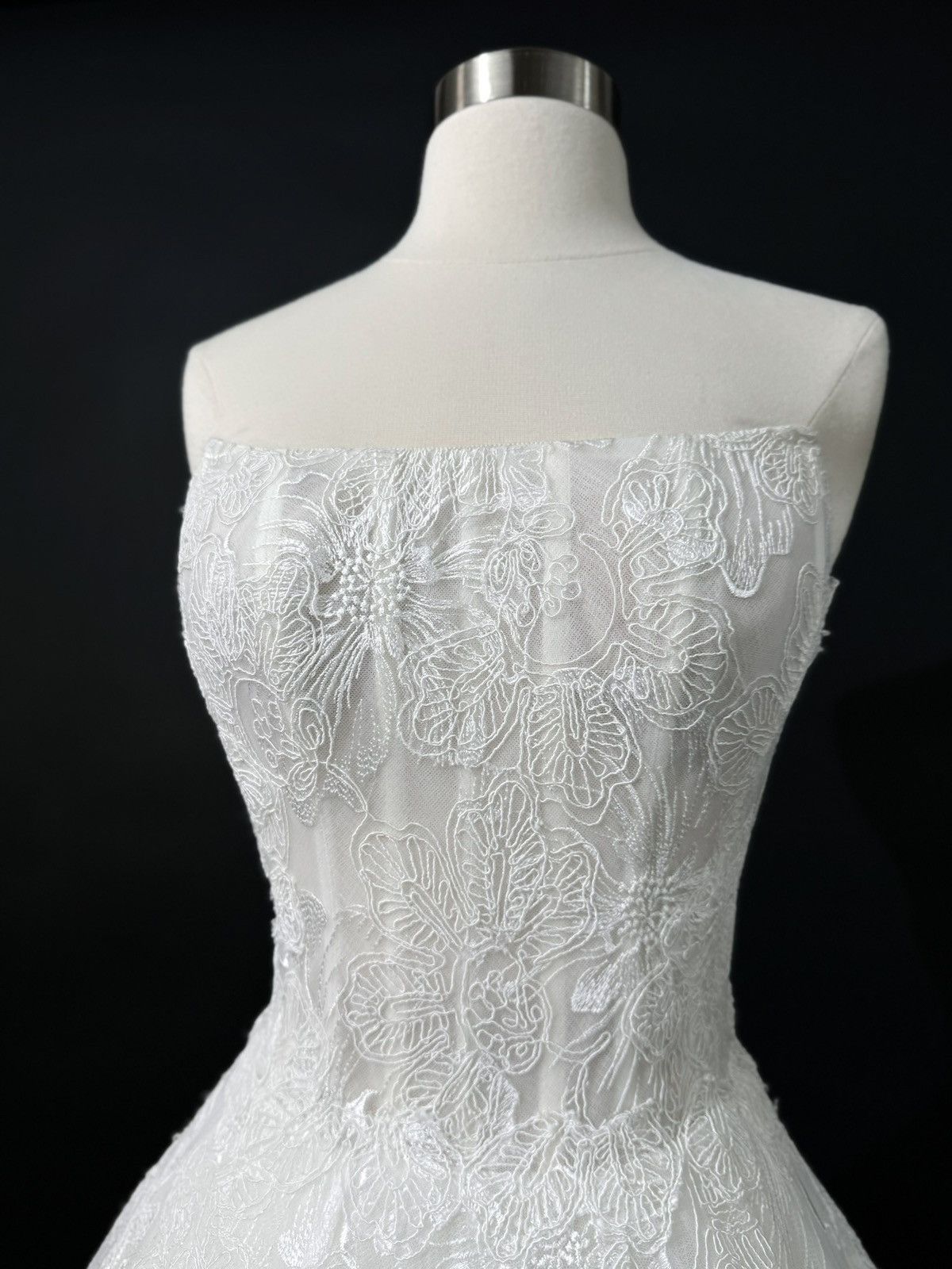 Other Preloved US 6 Anna Augusta Embroidery lace Bridal Gown Size M / US 6-8 / IT 42-44 - 3 Thumbnail