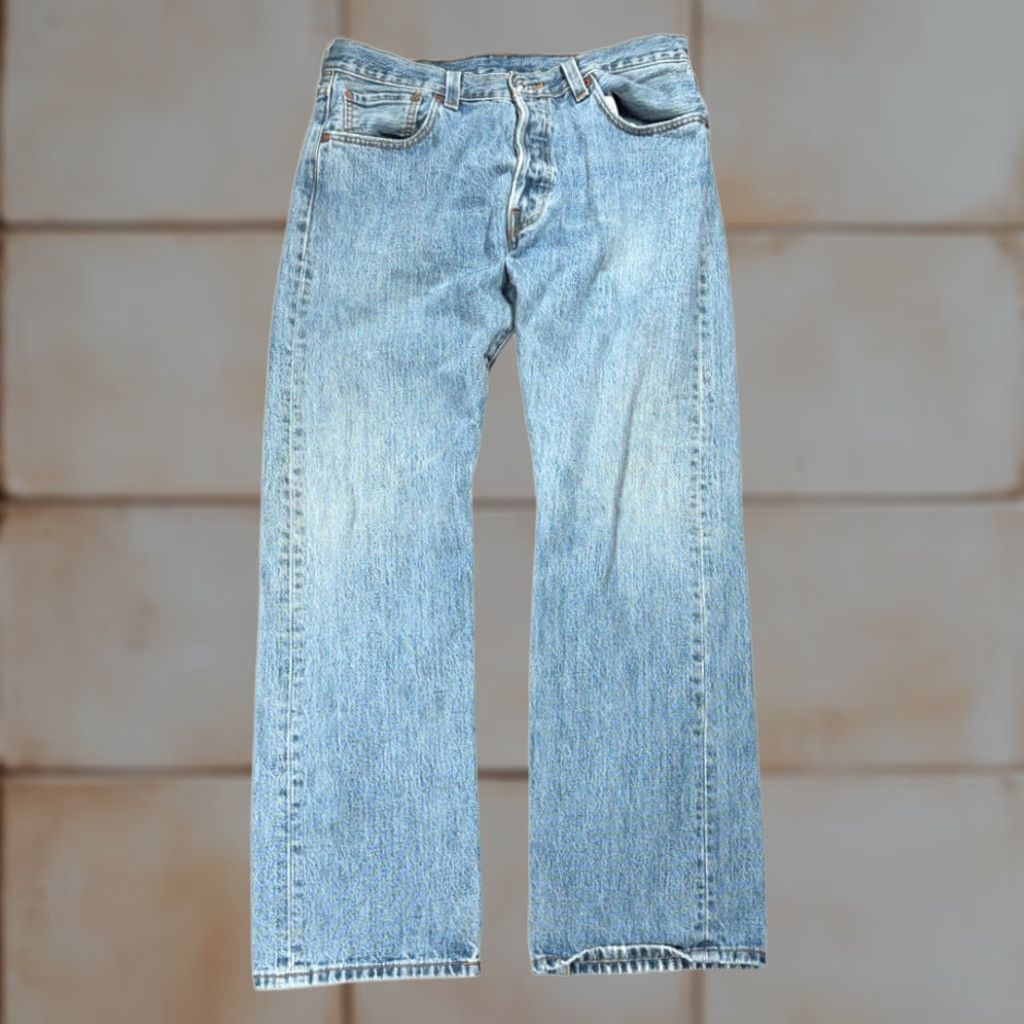 Levi's VINTAGE Levi's 501 Jeans Mens 34x30 Blue Light Wash Denim Button Fly 90s Size US 34 / EU 50 - 1 Thumbnail