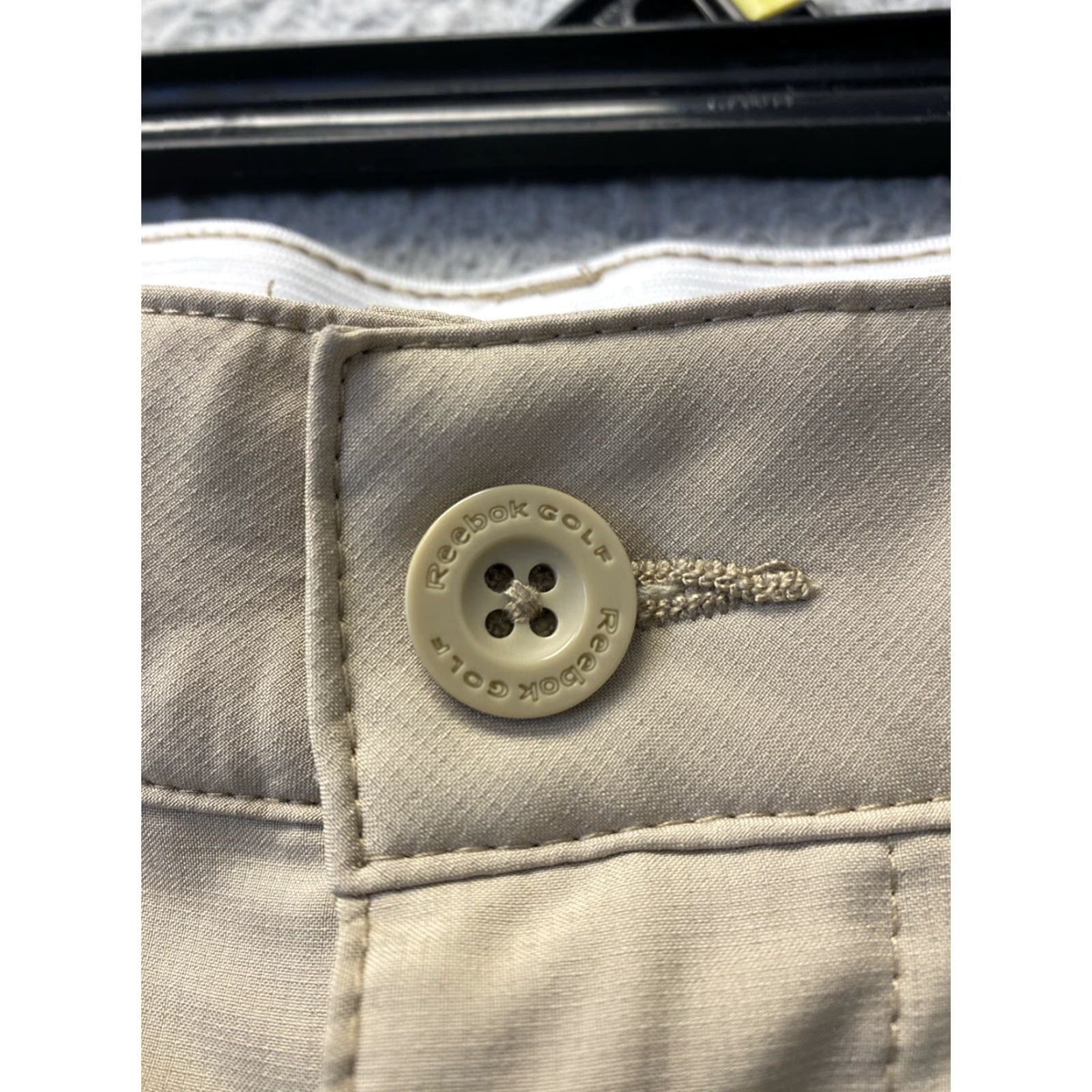 Reebok VINTAGE Reebok Shorts Mens 42/44 Tan Spell Out Logo Pockets Golf Shorts /123-5 Size US 42 / EU 58 - 3 Thumbnail