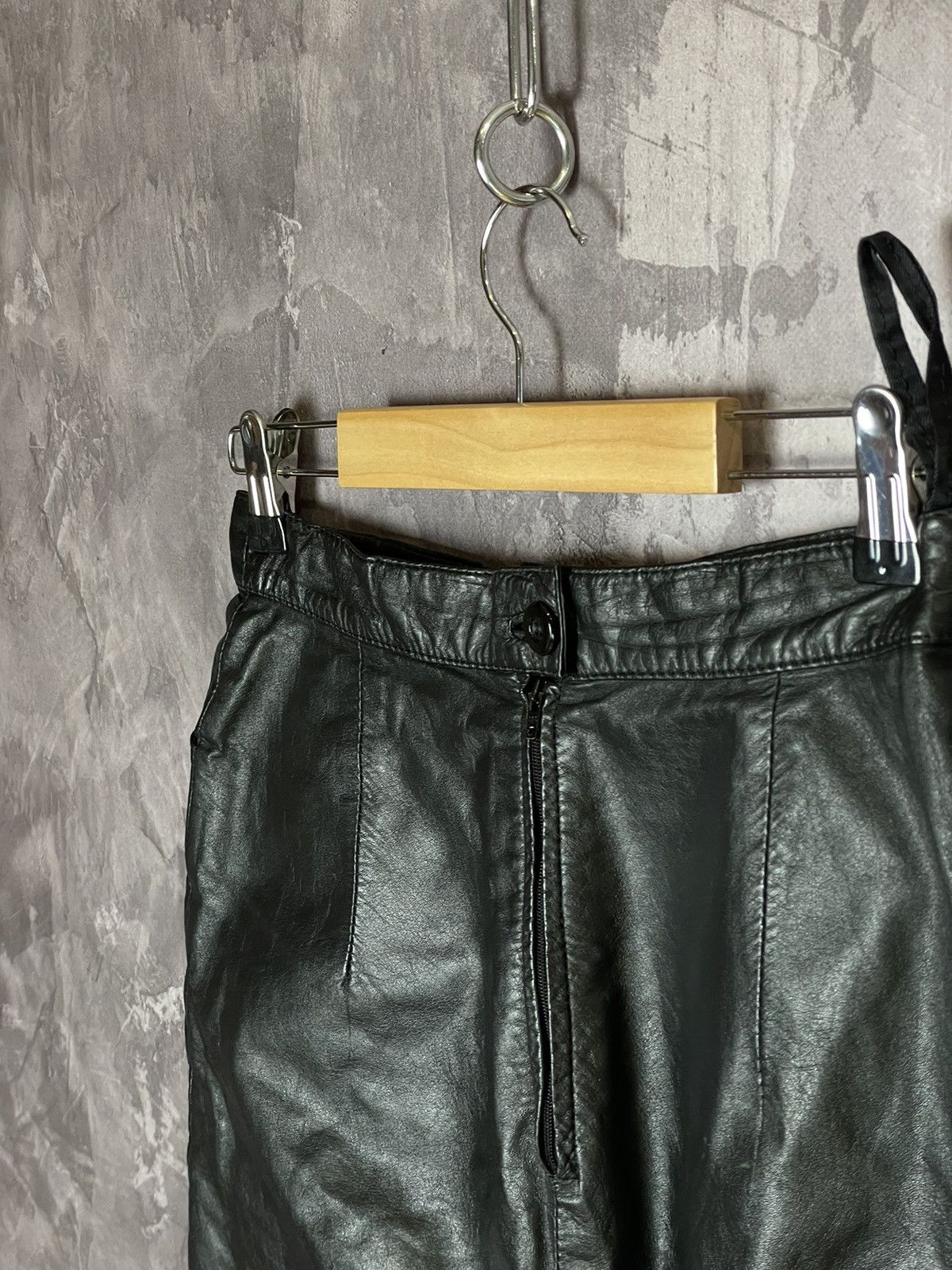 Leather × Vintage Vintage Rare 90s Avant Garde Streetwear Leather Skirt Y2K Size 32" / US 10 / IT 46 - 8 Thumbnail