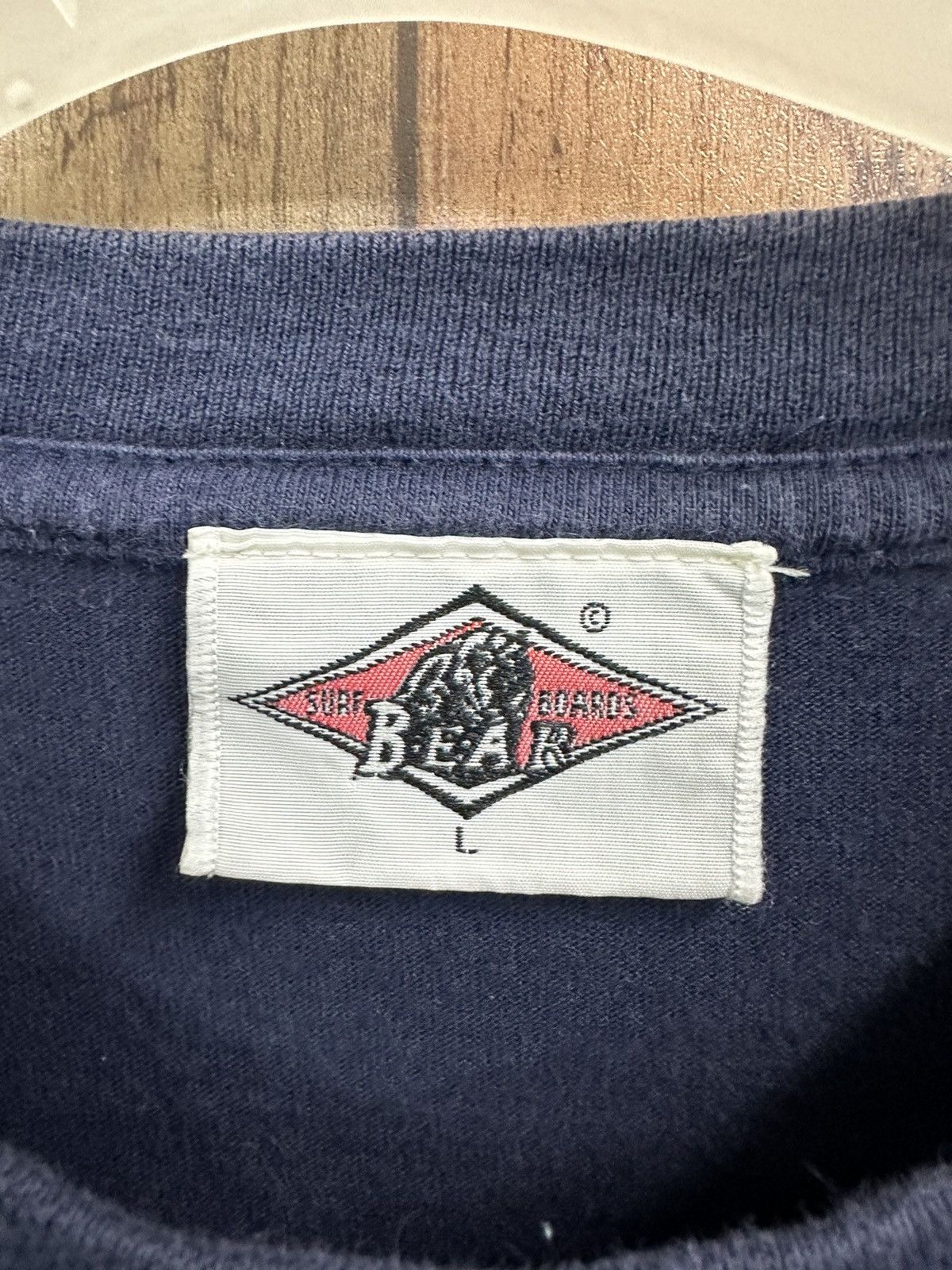 Vintage Vintage Bear Usa Surf Board Tshirt A482 Size US L / EU 52-54 / 3 - 7 Thumbnail