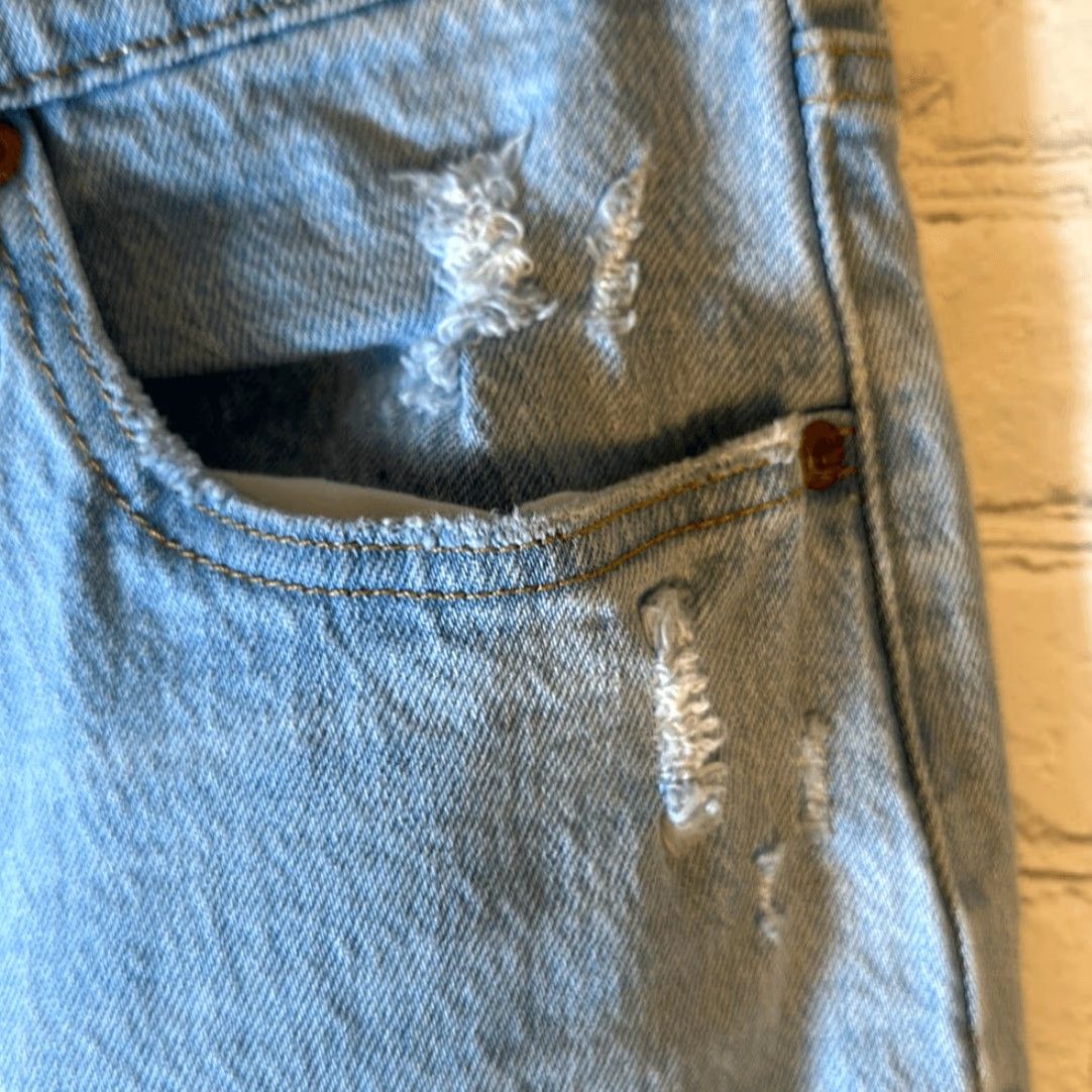 Levi's VINTAGE Levi’s 501 Jeans Men Size W26 L28 Light Wash 90s Button Fly Raw Hem Blue Size US 26 / EU 42 - 4 Thumbnail
