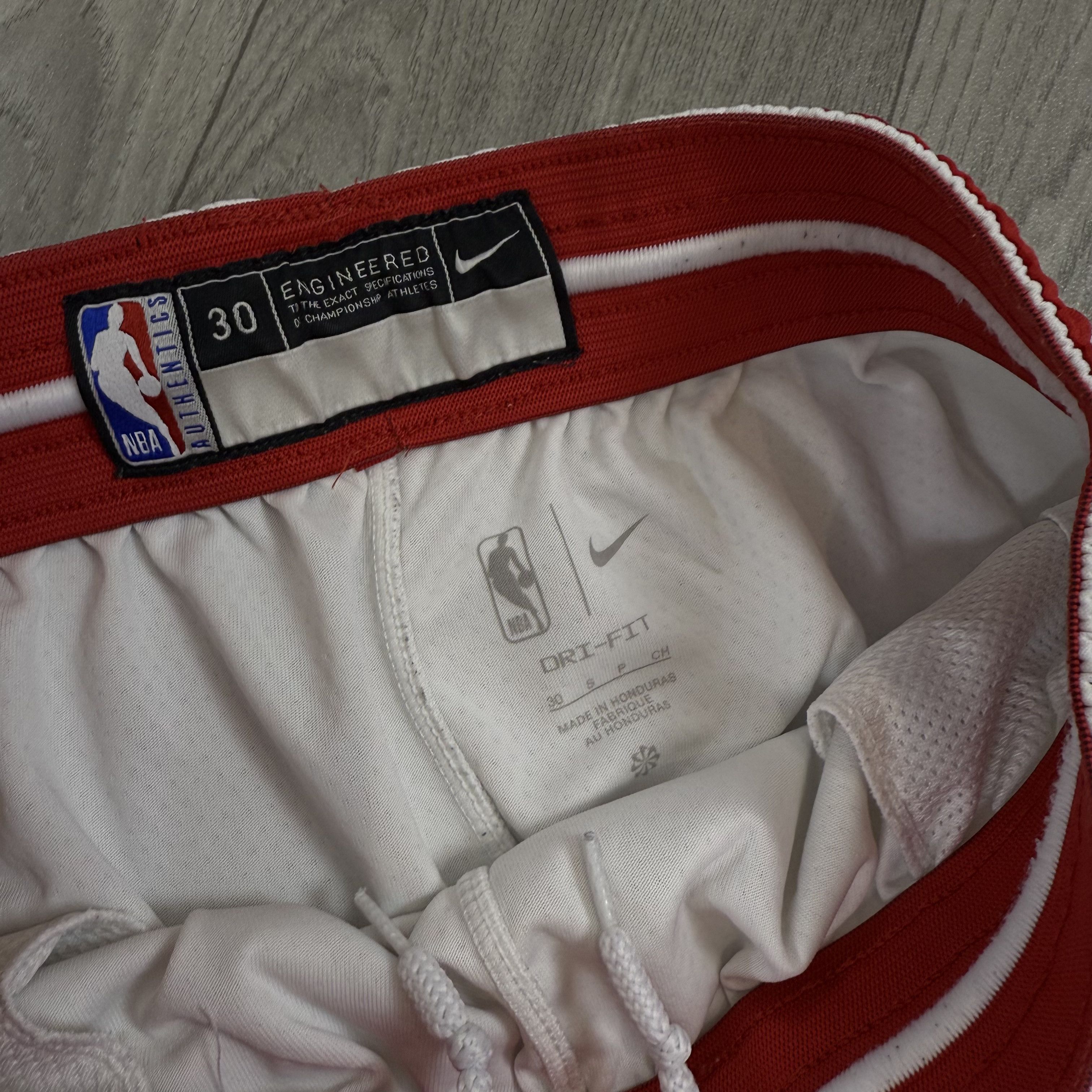 Nike Nike NBA Chicago Bulls White Jersey Shorts Size US 30 / EU 46 - 9 Thumbnail